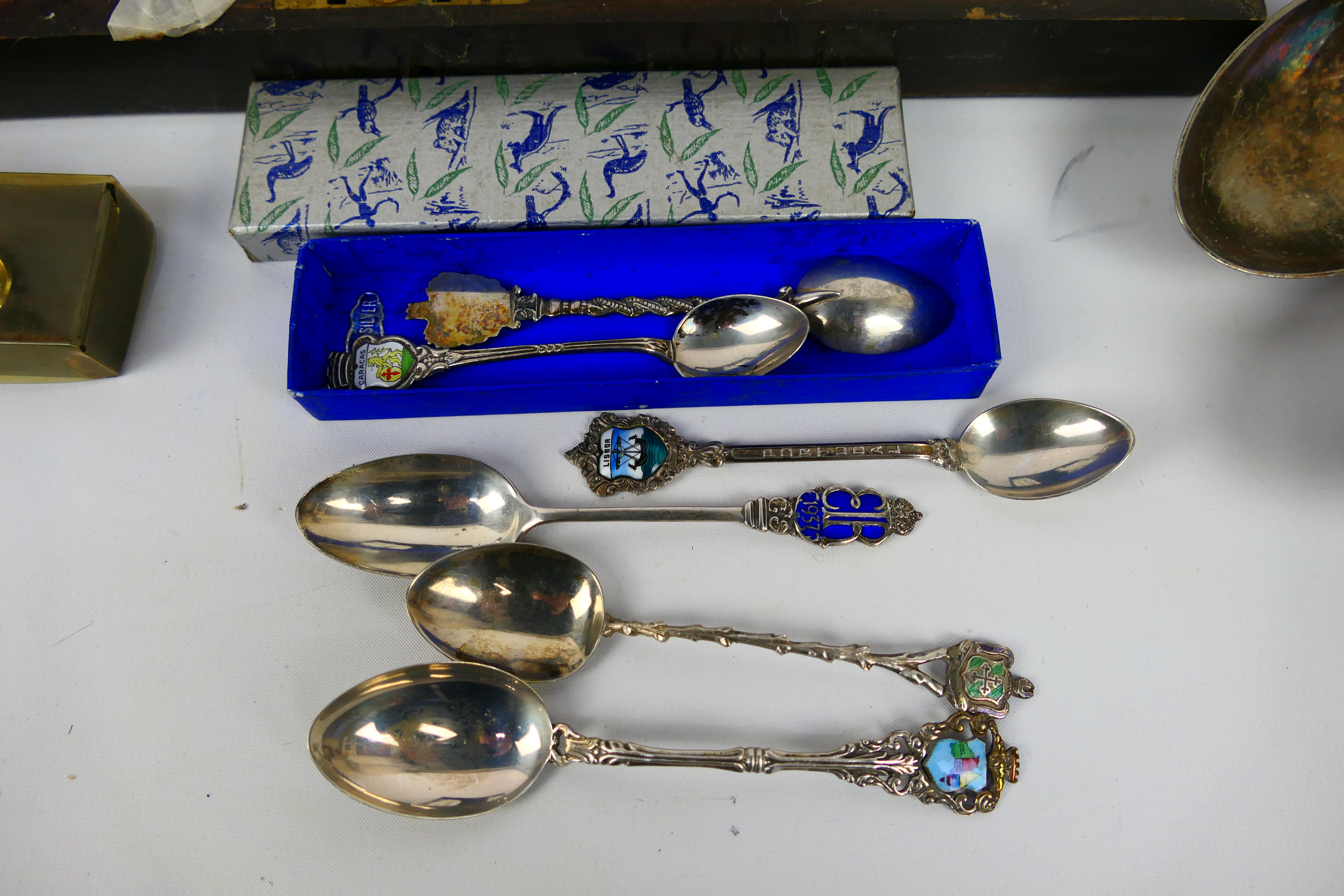 A collection of flatware, predominantly cased, including a small quantity of silver. - Image 5 of 7