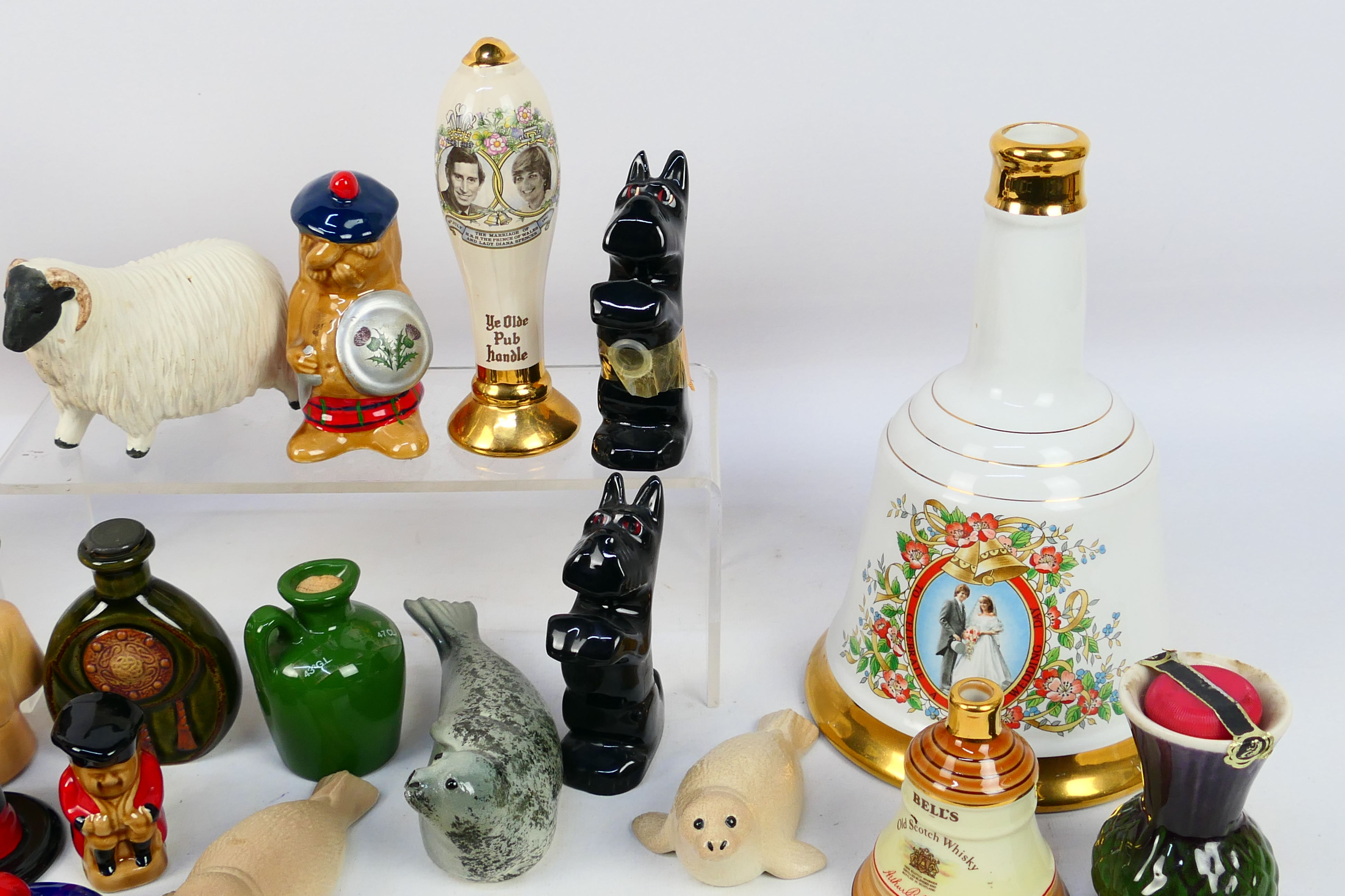 A group of novelty whisky decanters (all - Image 6 of 7