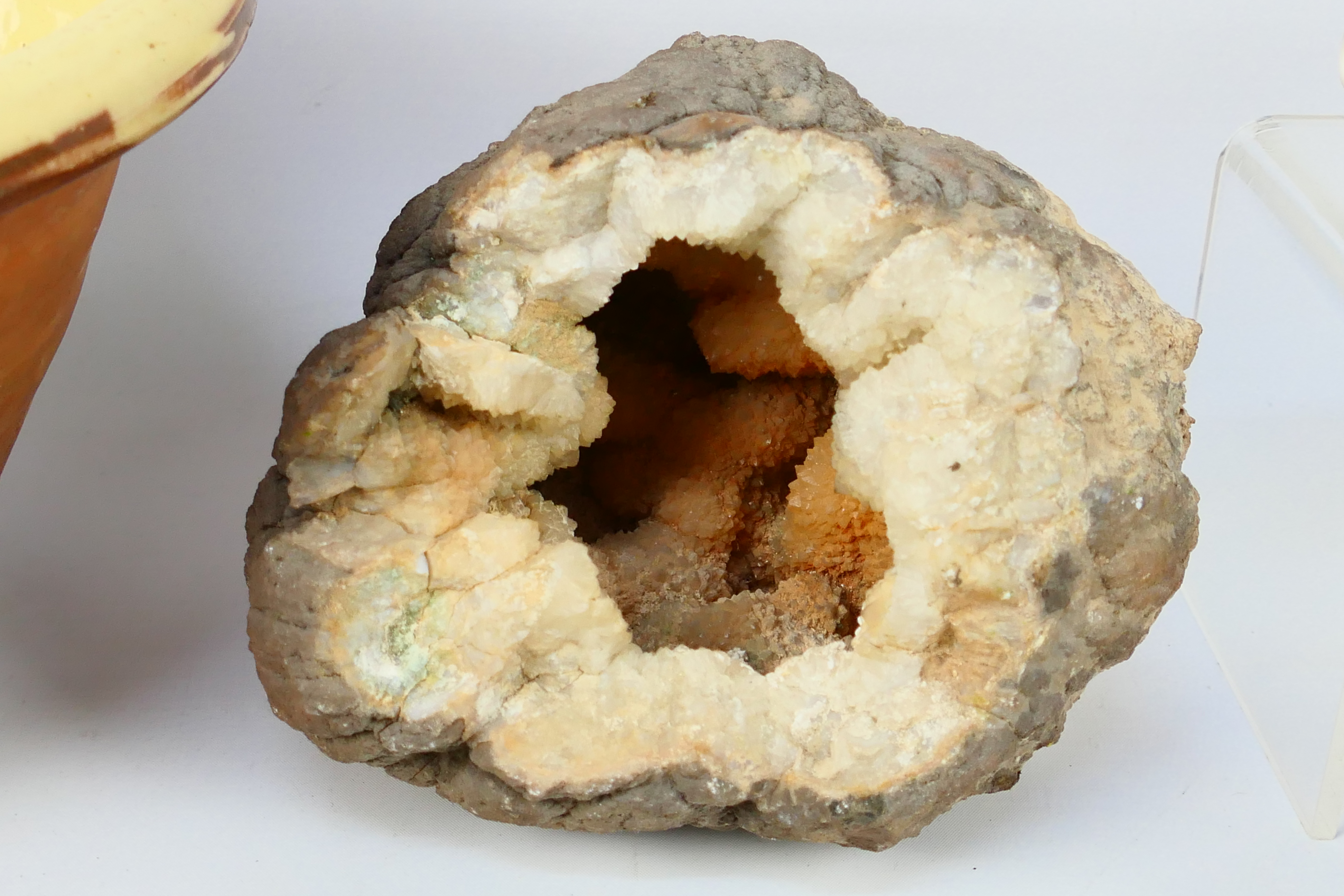 Lot to include geode crystals, fossilize - Image 2 of 5