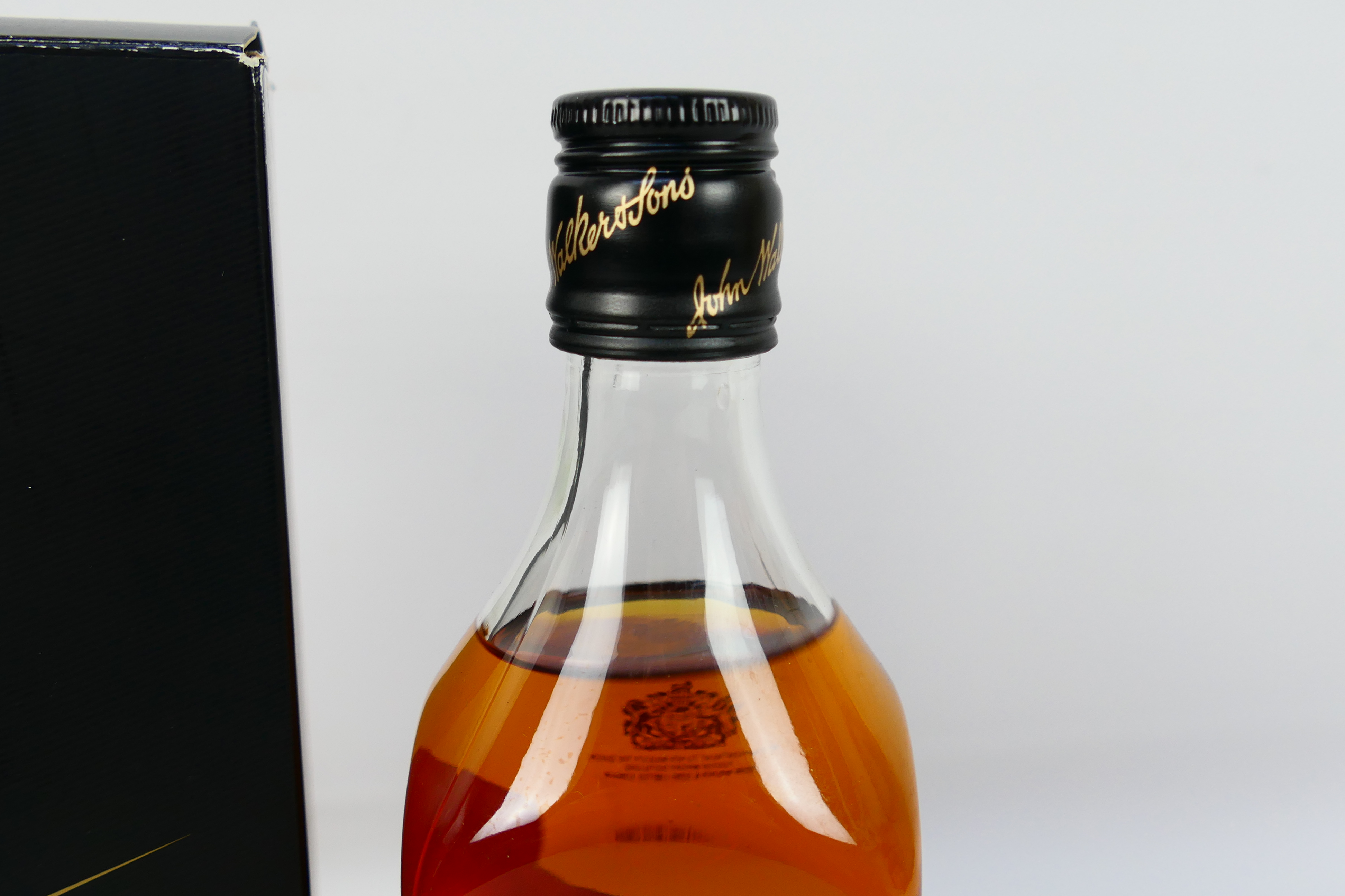 A boxed Johnnie Walker Black Label Blend - Image 5 of 7