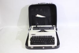 Erika - GDR - An Erika #105 typewriter i