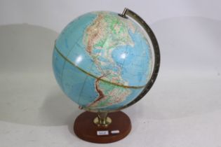 Phillip Globes - A spinning world globe
