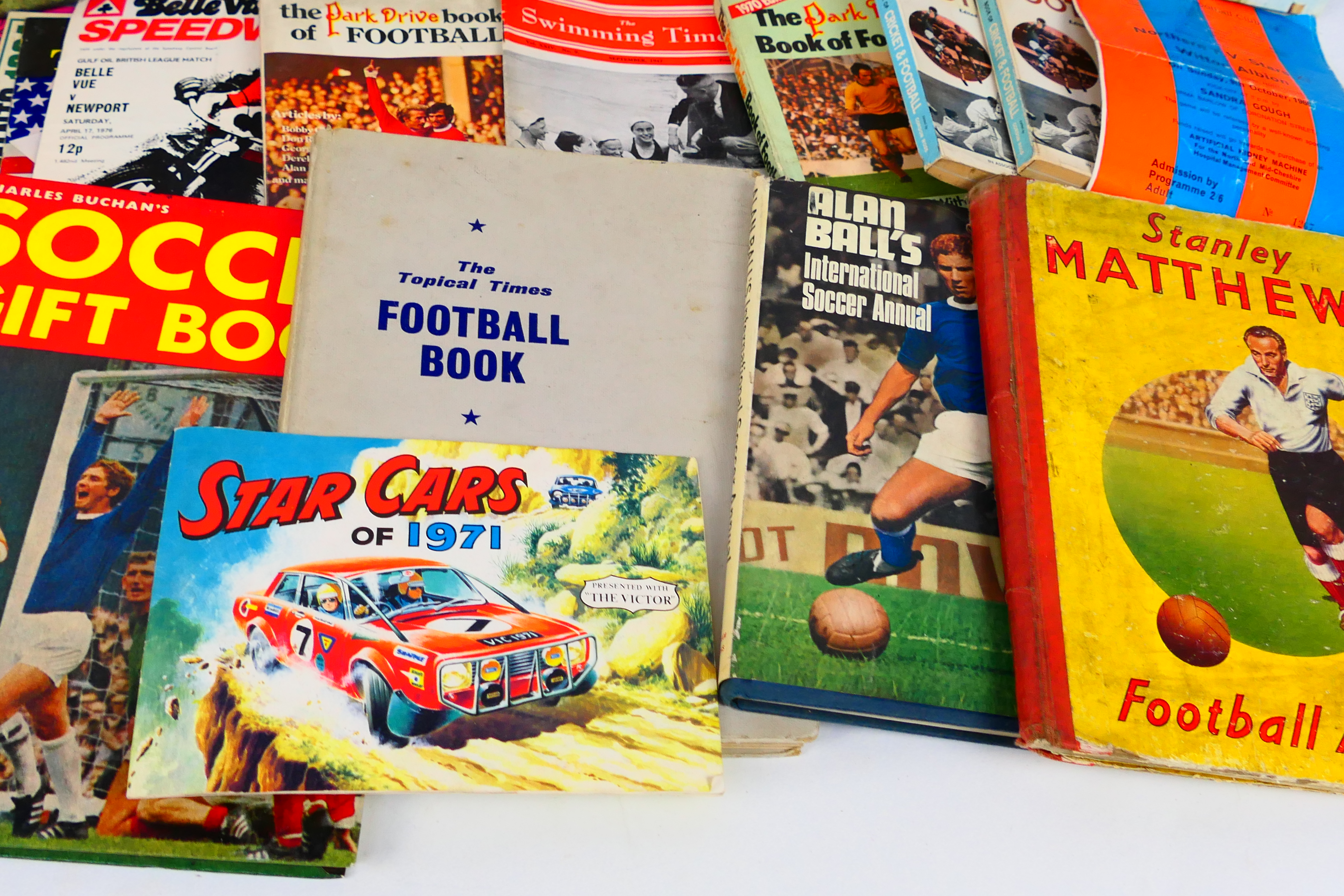 Lot to include football annuals, rugby l - Image 5 of 5