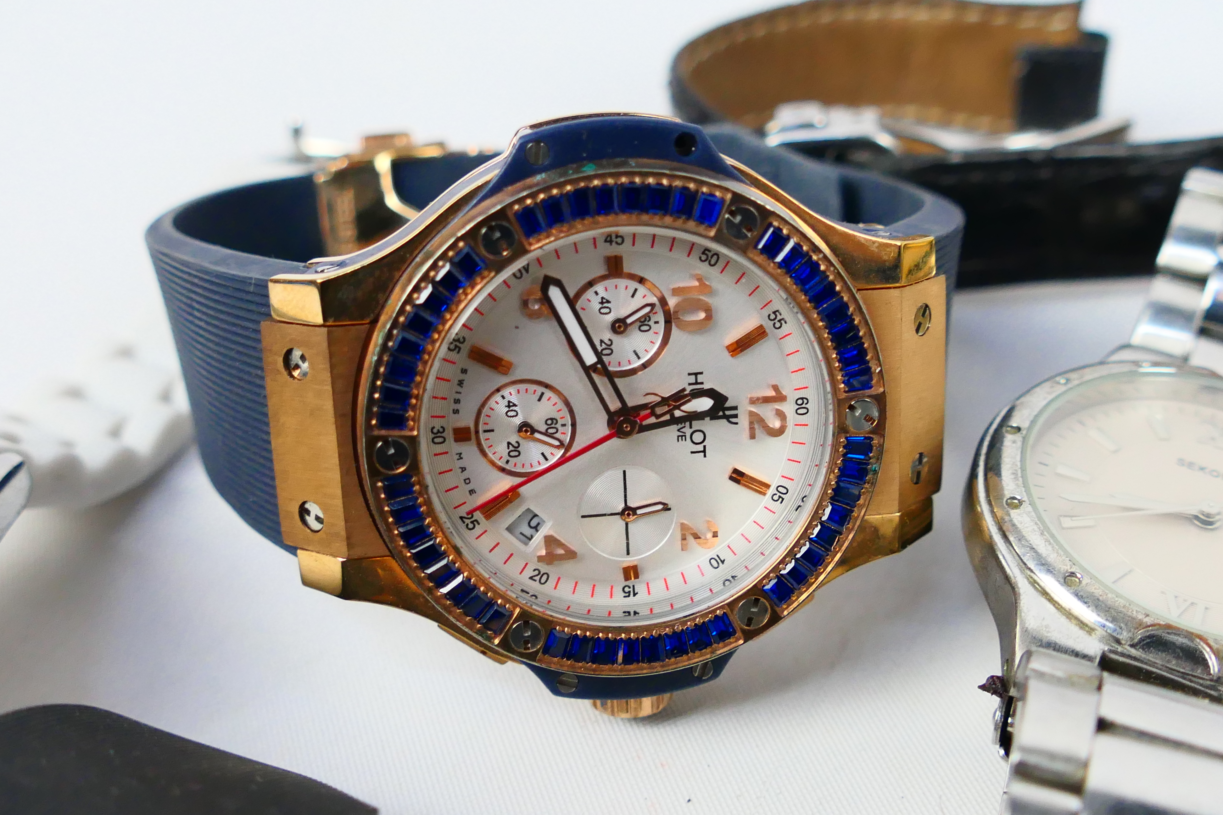 A collection of men's and women's watches to include Sekonda, Tissot, Citizen, and similar. - Image 5 of 17