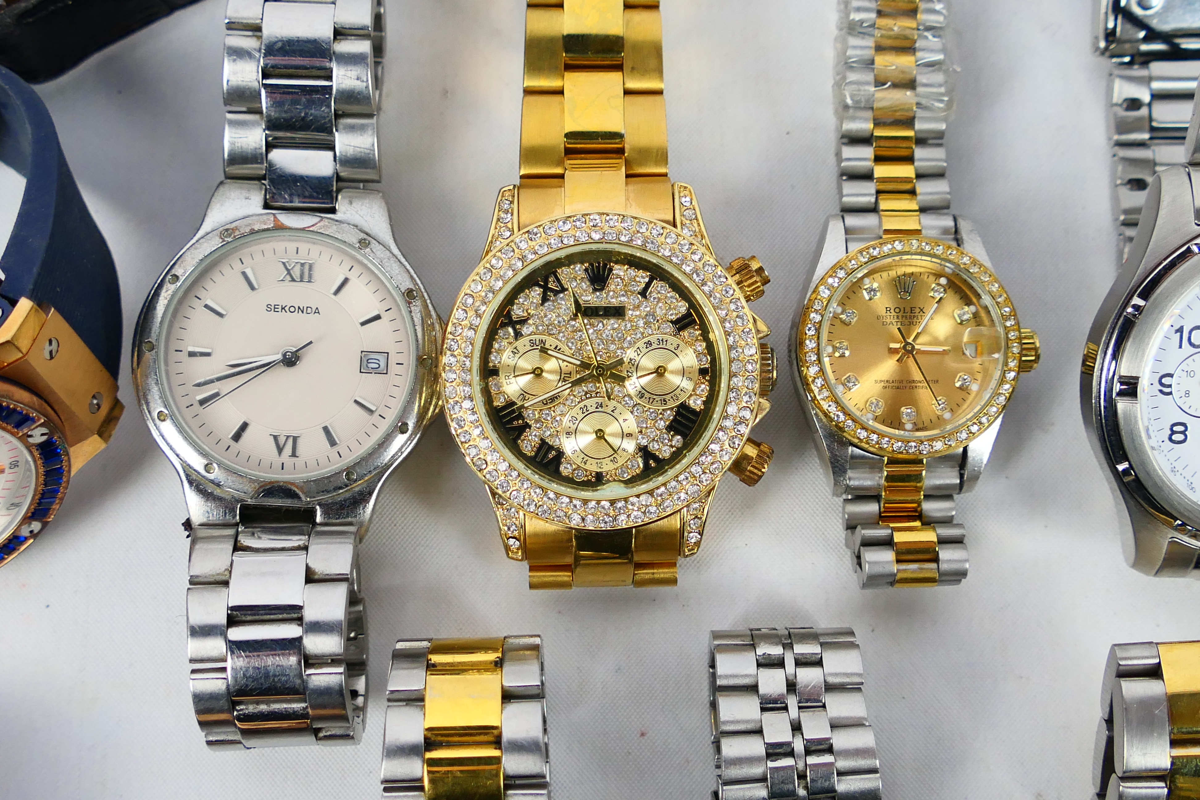 A collection of men's and women's watches to include Sekonda, Tissot, Citizen, and similar. - Image 4 of 17