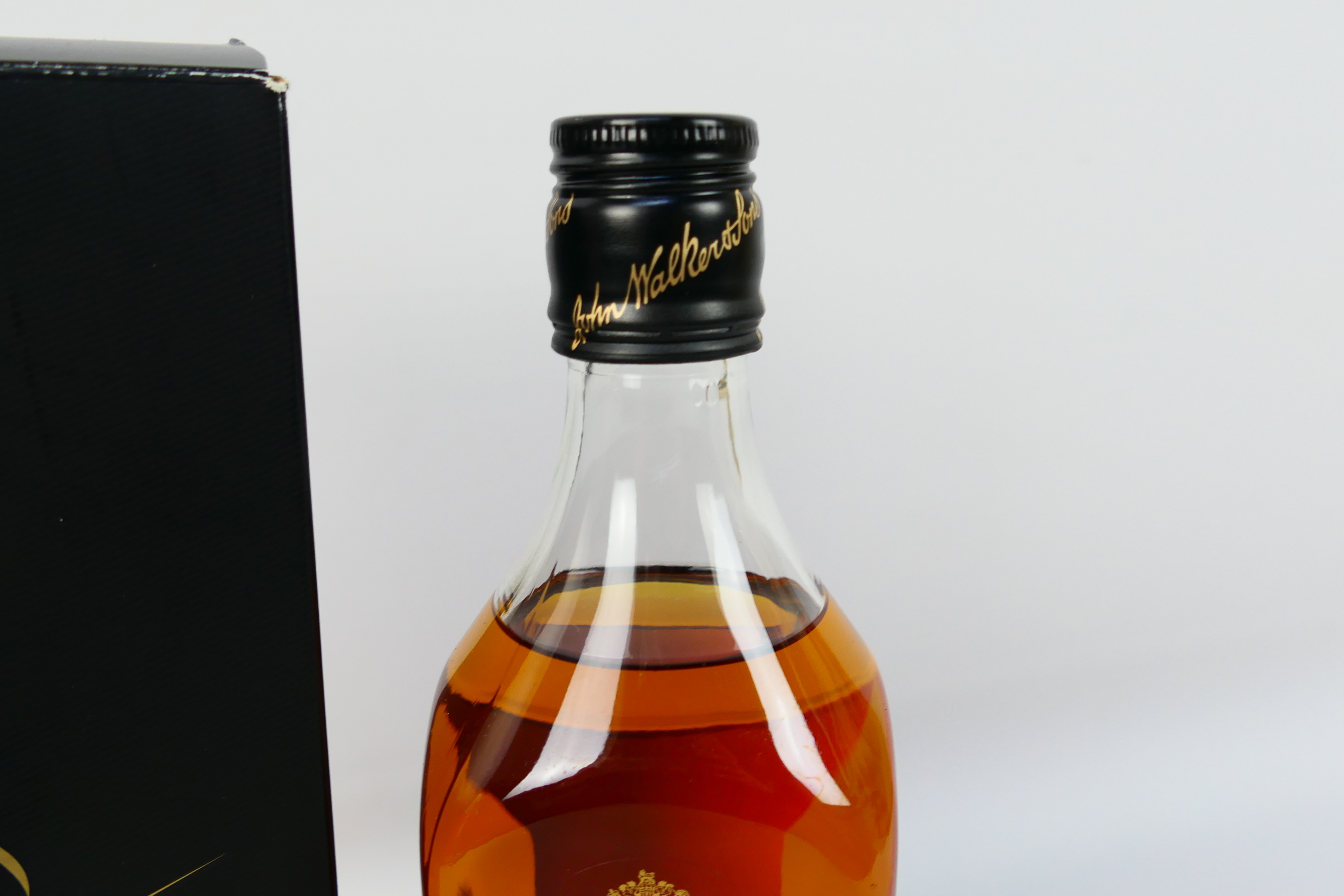 A boxed Johnnie Walker Black Label Blend - Image 4 of 7