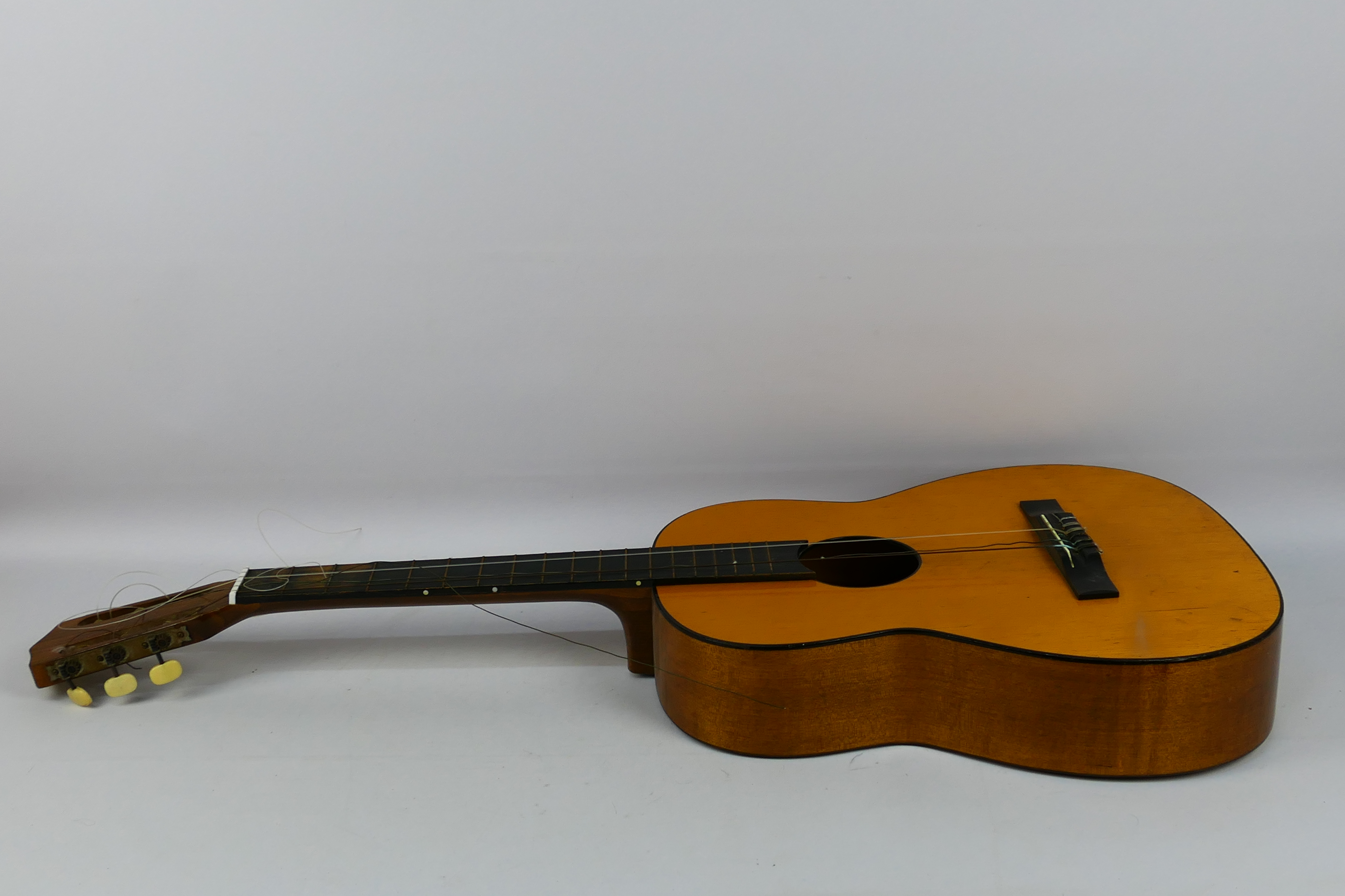 Tatra - A Tatra Classic acoustic guitar - Bild 3 aus 4