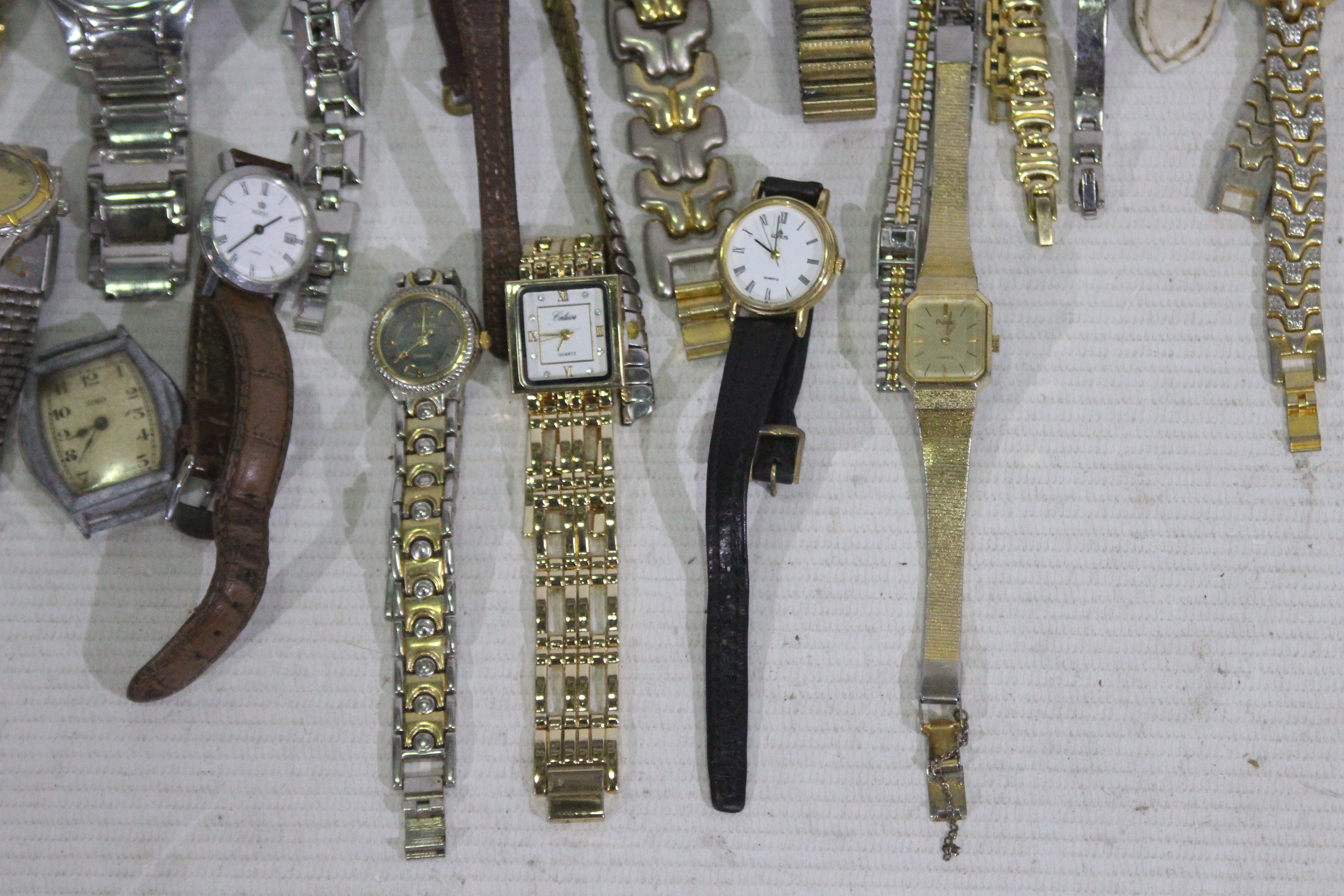 A collection of men's and women's wrist - Bild 3 aus 4