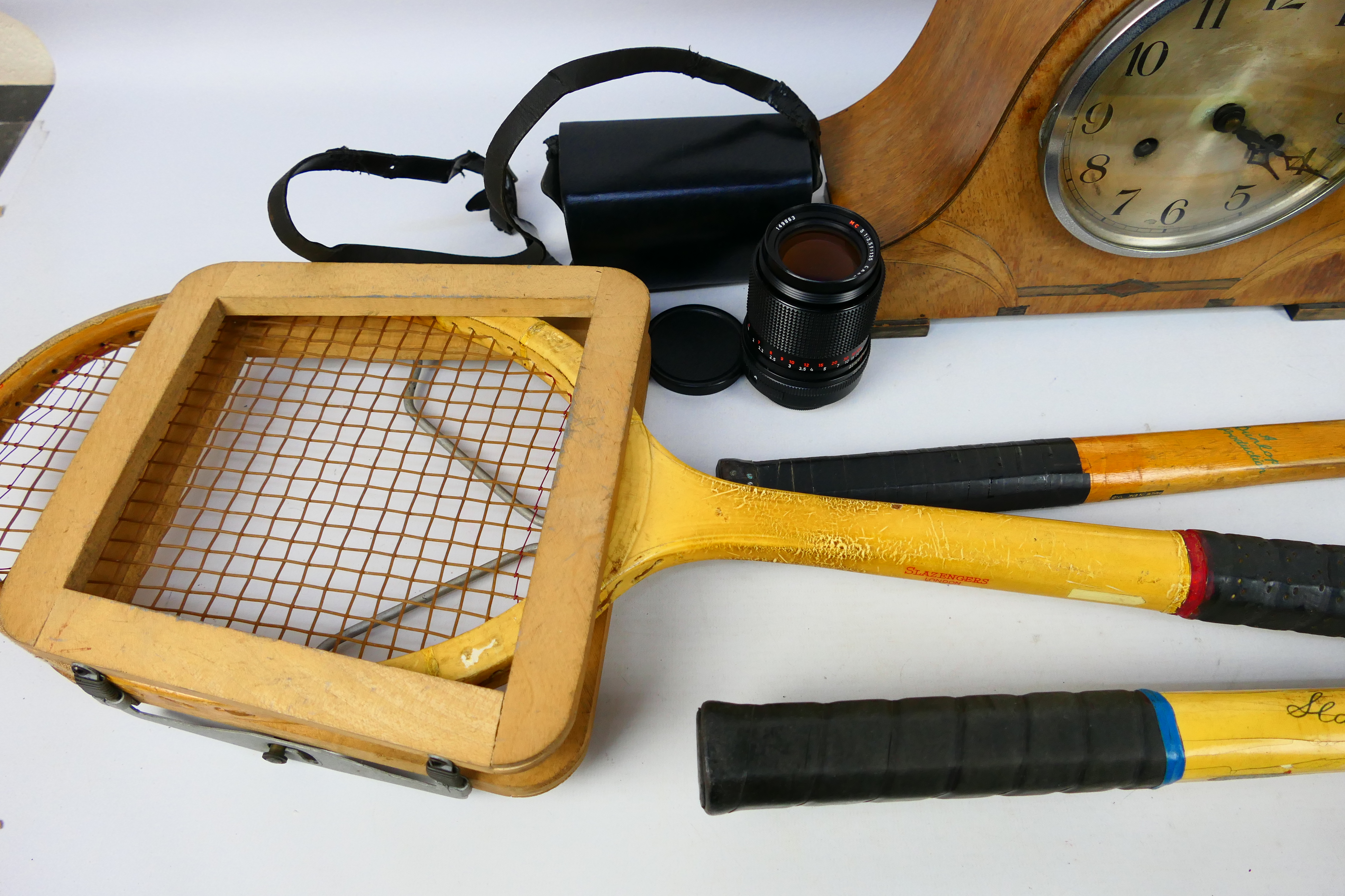 A mixed lot to include a wooden mantle clock with pendulum and key. 3 x vintage tennis rackets. - Image 6 of 7