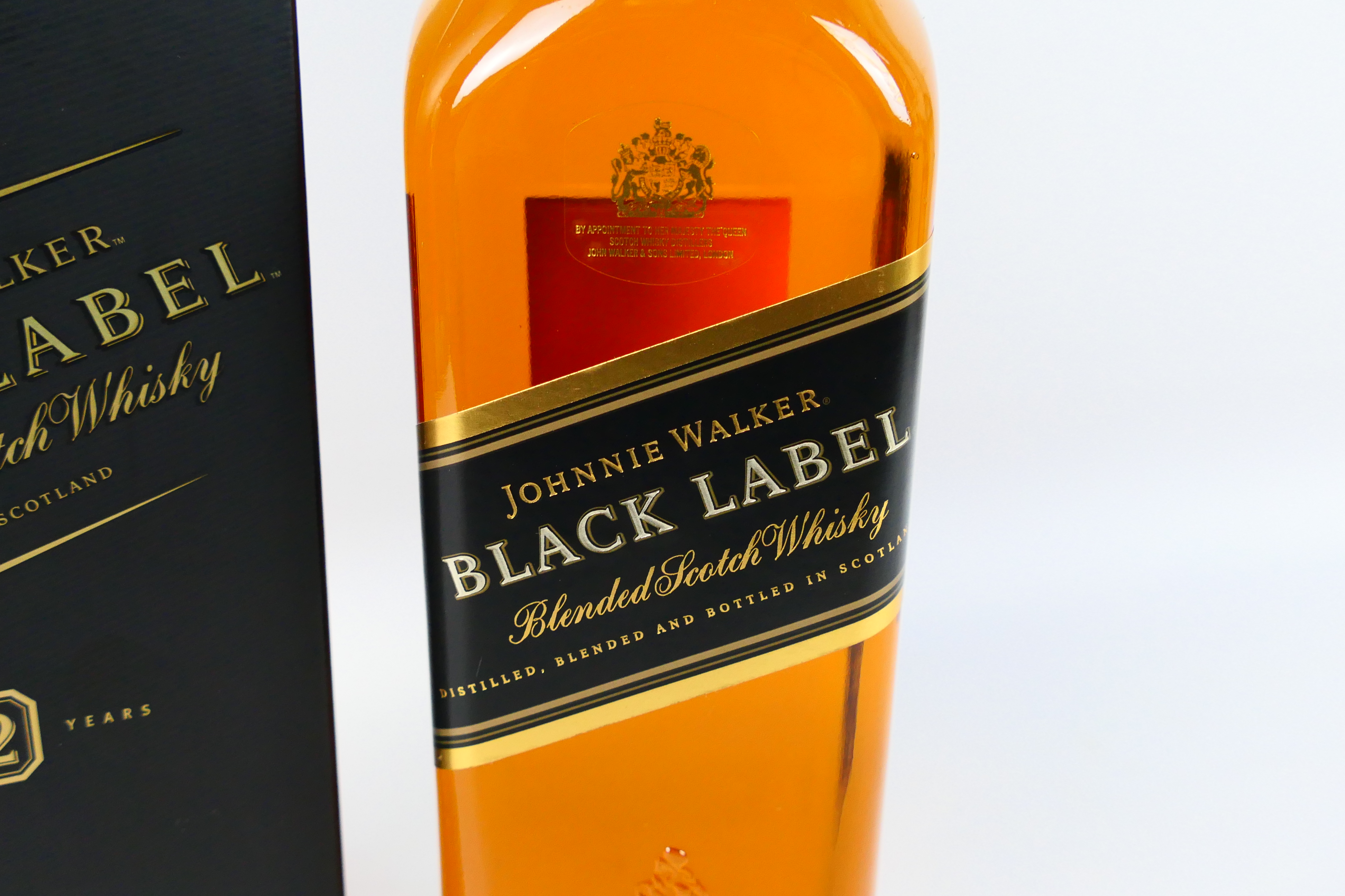 A boxed Johnnie Walker Black Label Blend - Image 2 of 7