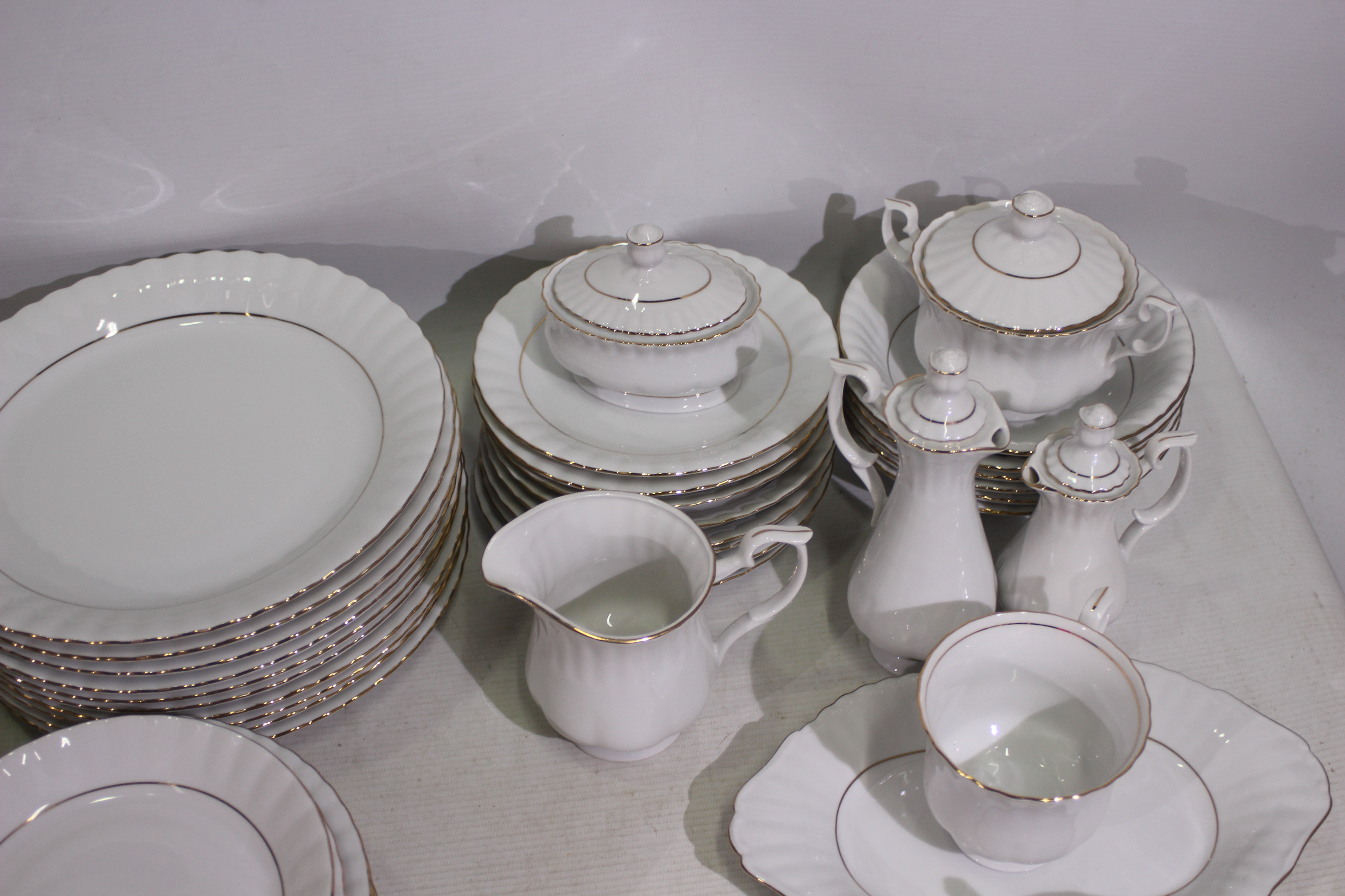 Chodziez - A white Chodziez tea service - In excess of 80 pieces. One saucer is cracked. - Image 3 of 5