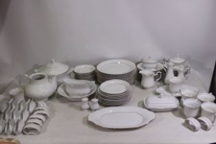 Chodziez - A white Chodziez tea service - In excess of 80 pieces. One saucer is cracked.