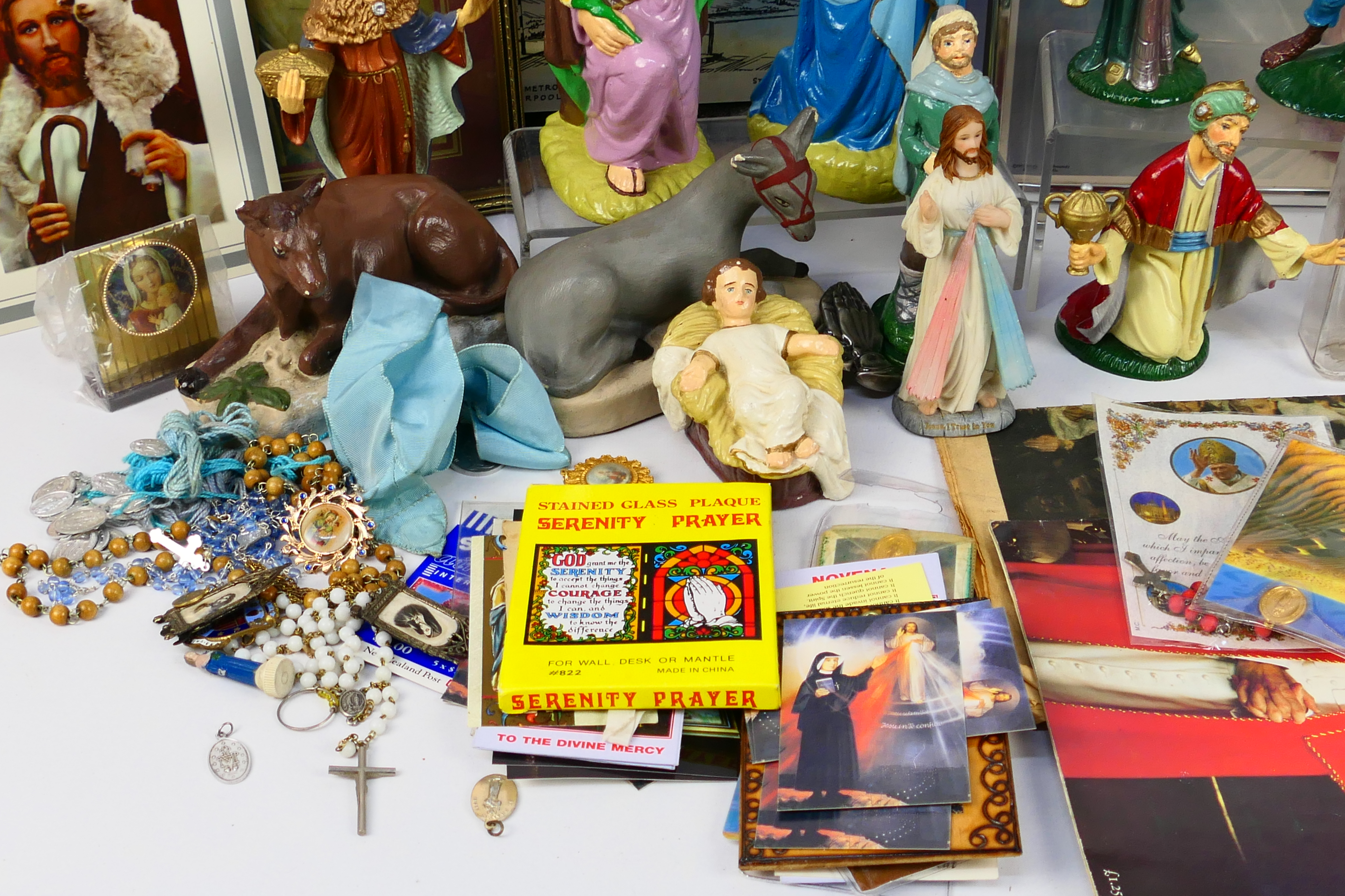 A collectible lot of religious Christian - Image 3 of 8