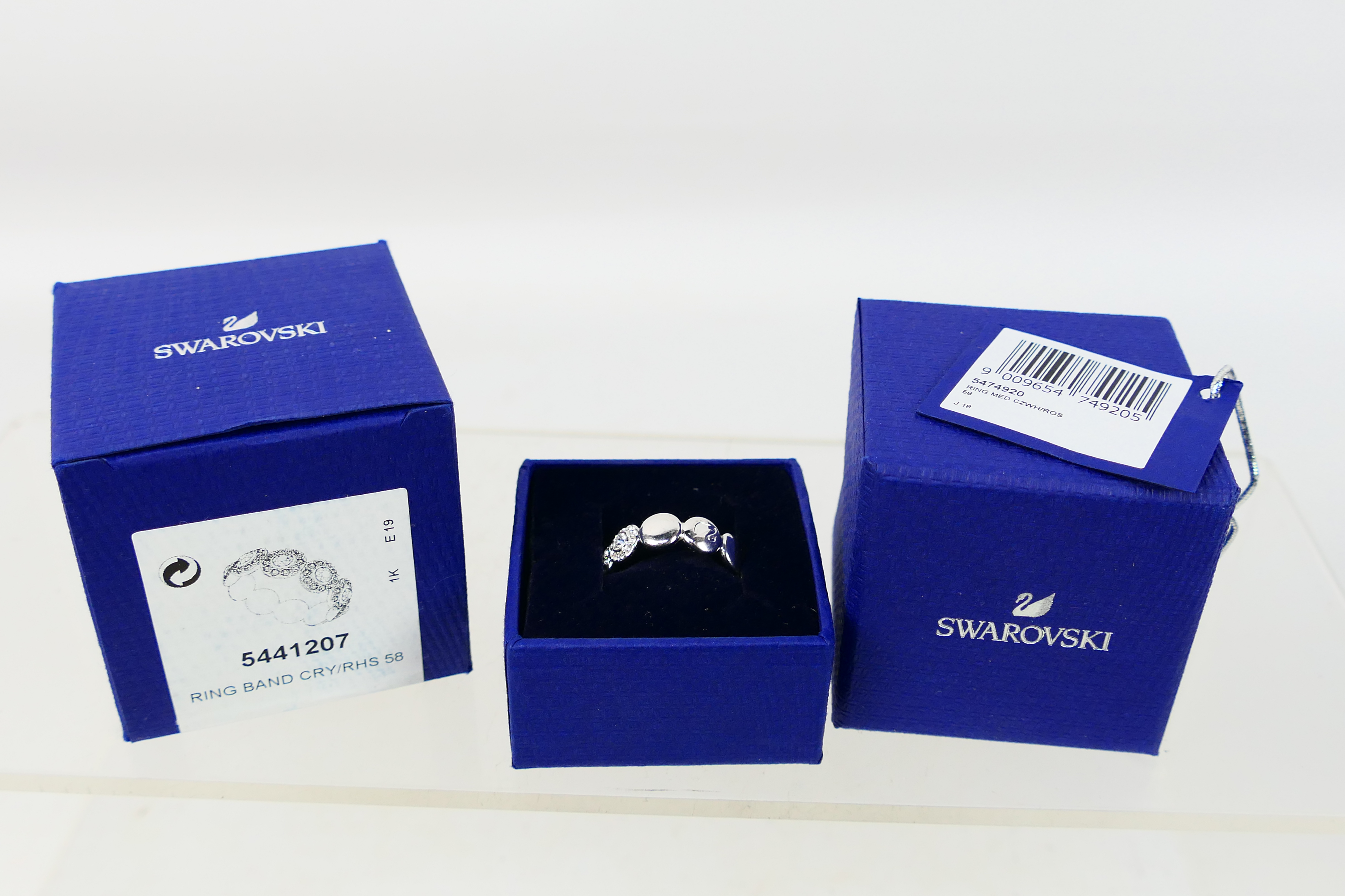 Swarovski - A boxed Swarovski #5441207 Angelic rhodium plated band ring. - Image 6 of 7