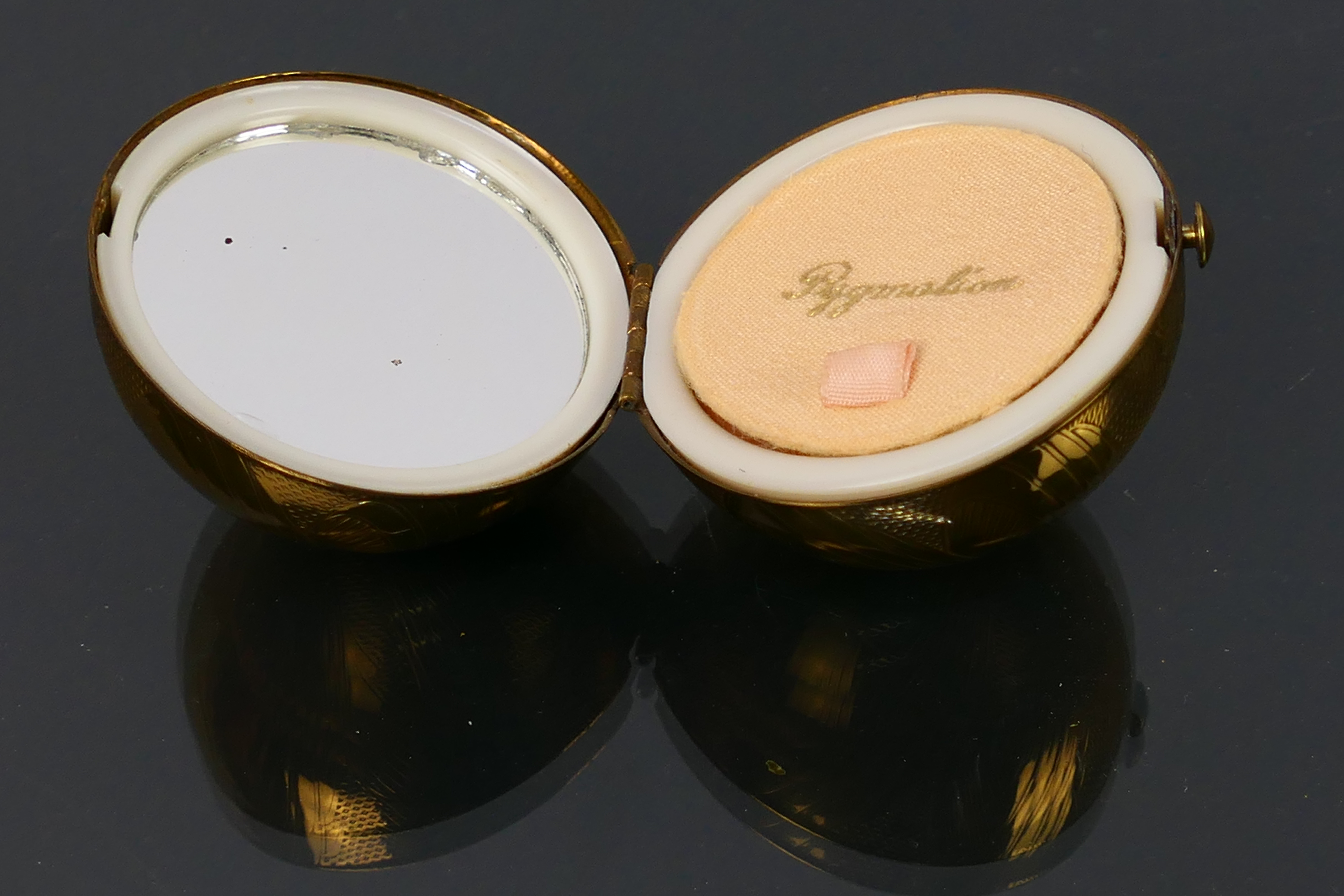 A 1950s Pygmalion Sonata yellow metal novelty shaped powder compact. - Image 4 of 8