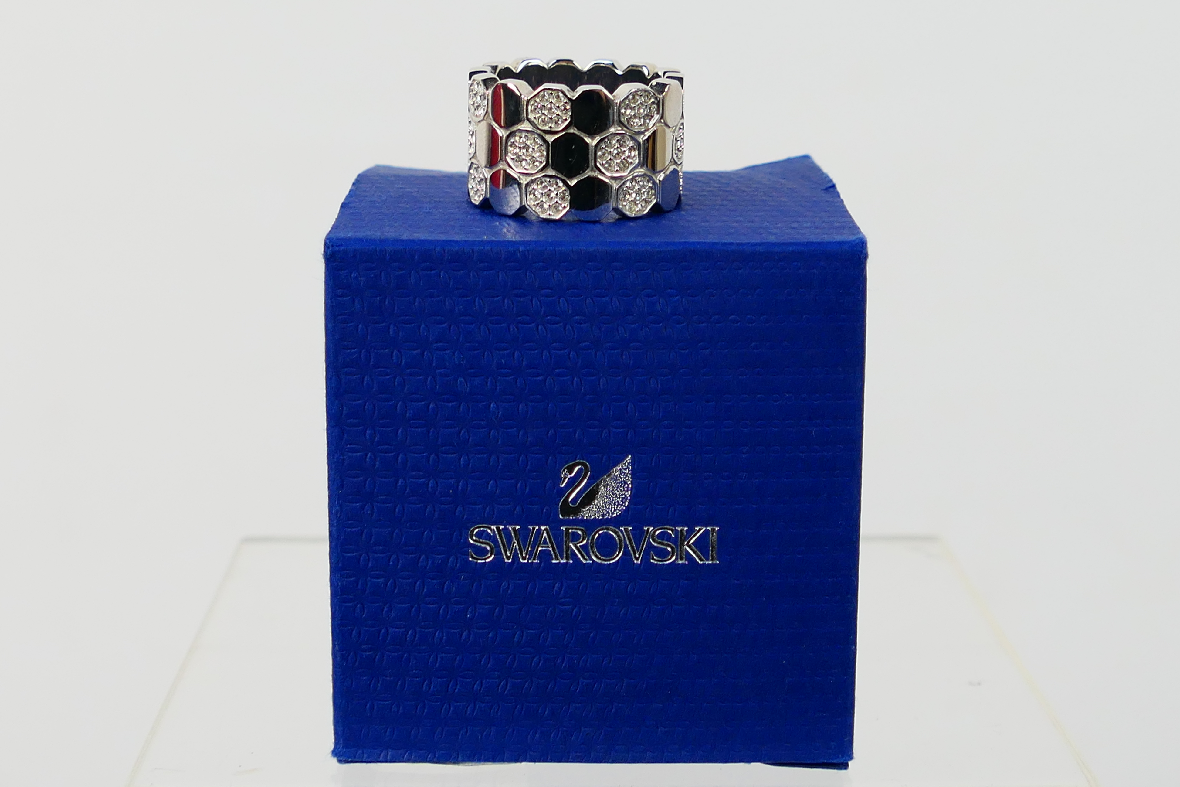Swarovski - A boxed Swarovski #1157402 Lake of Shimmer rhodium plated ring. - Image 2 of 6