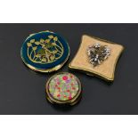 3 x vintage style compacts including a round double mirror compact with a dragonfly on a teal