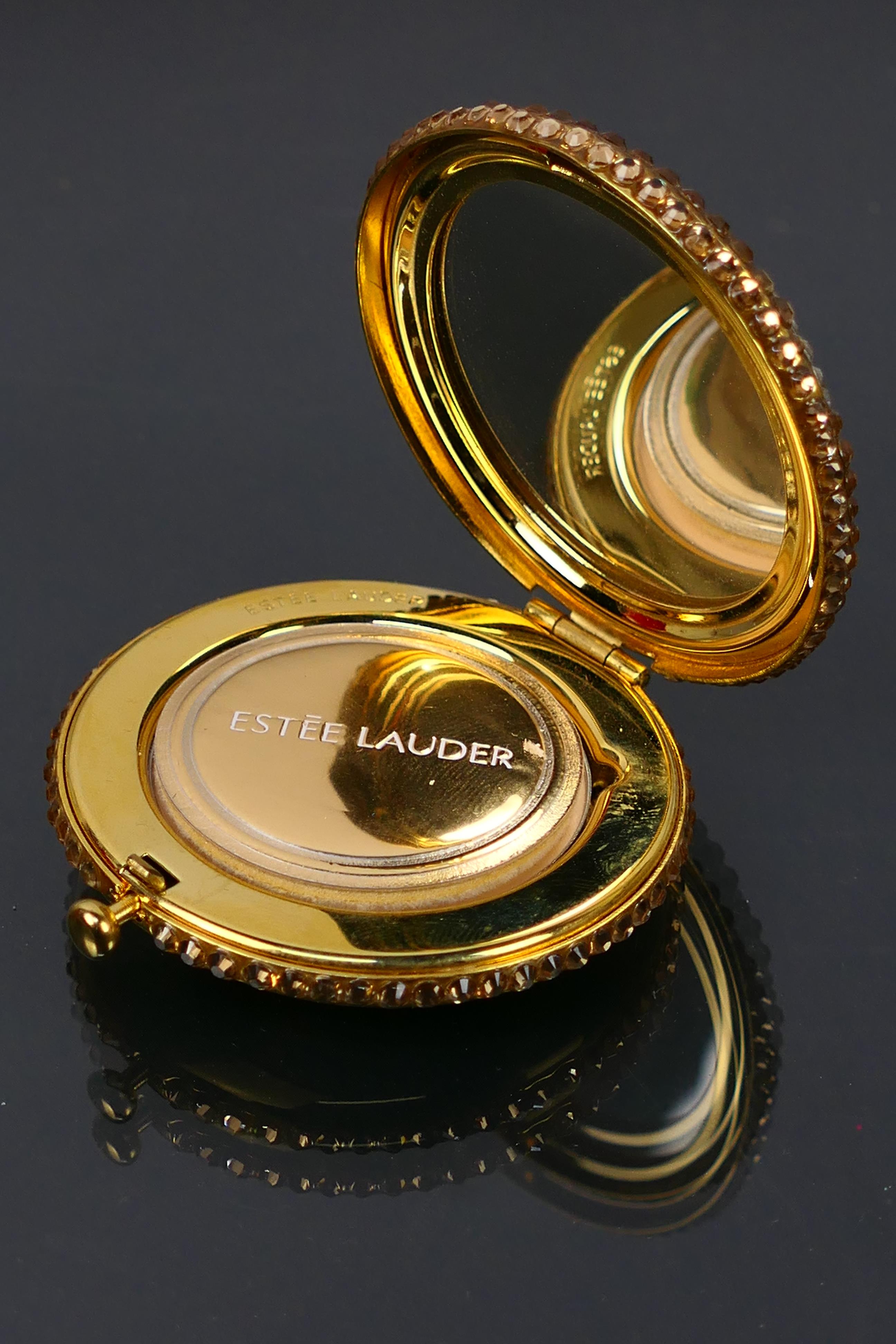 Estee Lauder - 2 x boxed gilt metal Estee Lauder powder compacts - Lot includes a Bamboo Weave - Image 8 of 10