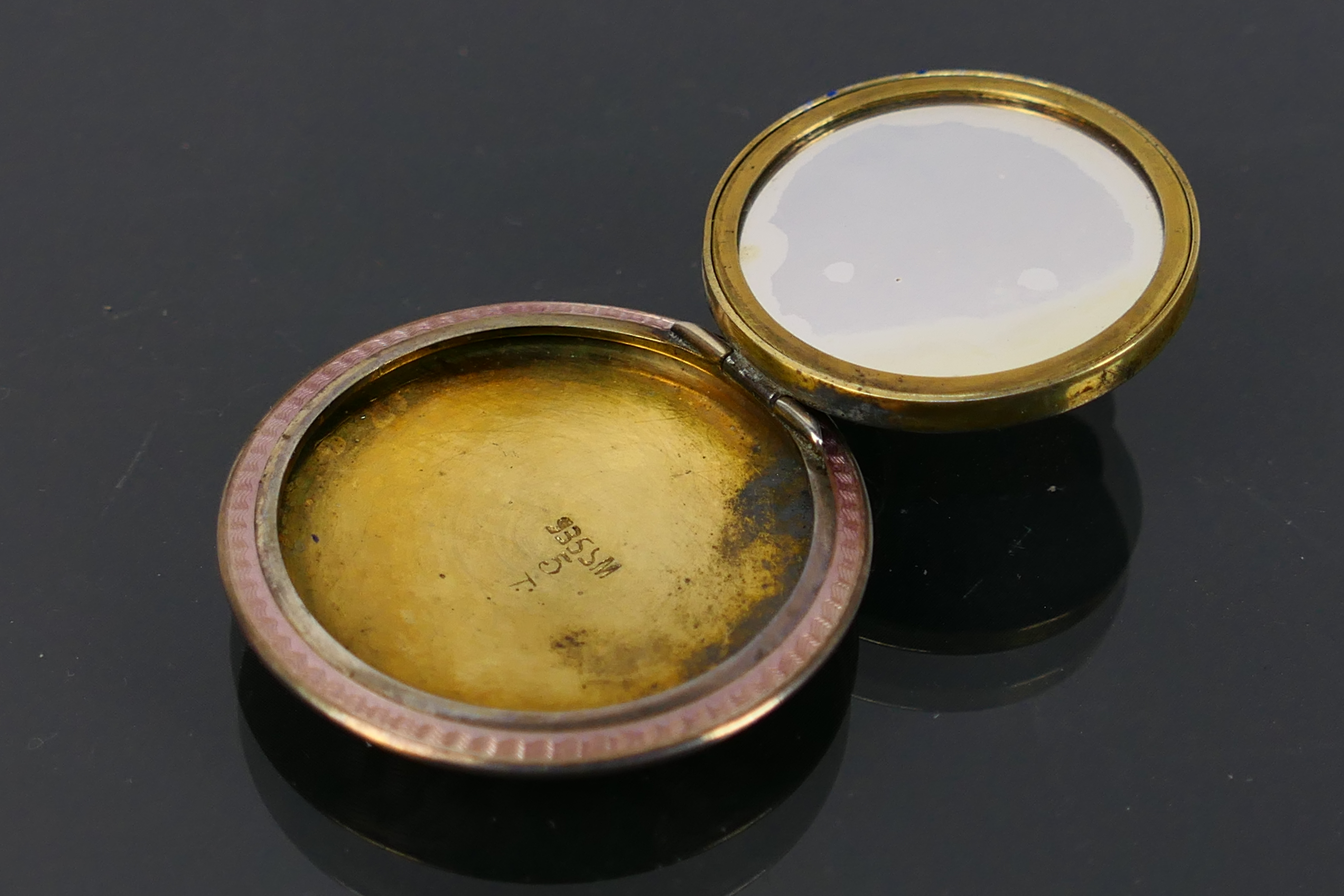 A miniature guilloche enamel powder compact, covered front and back in pale pink enamel. - Image 5 of 6