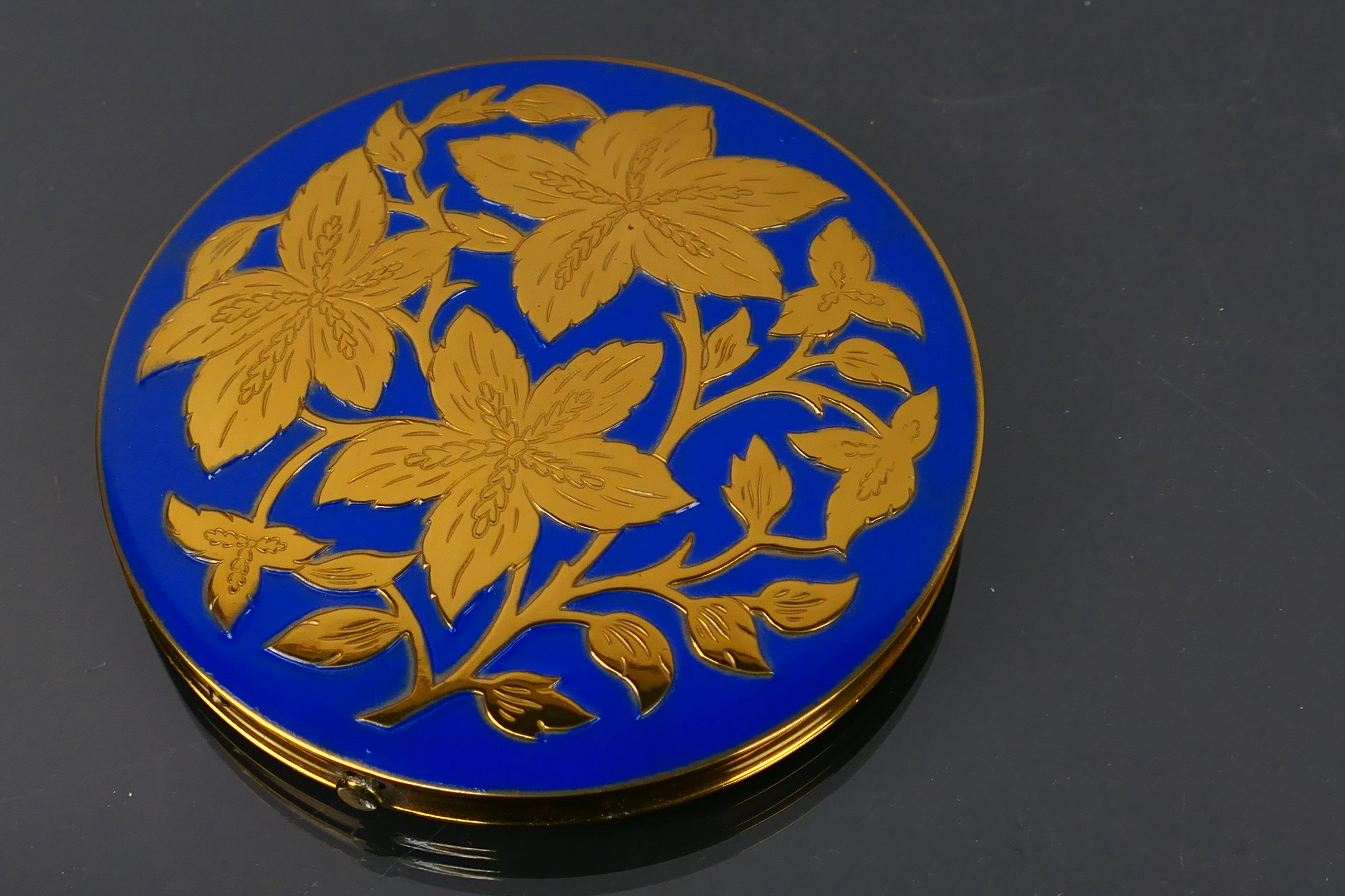 A boxed vintage Pygmalion 1949 gilt metal and enamel powder compact. Made in England. - Image 2 of 8