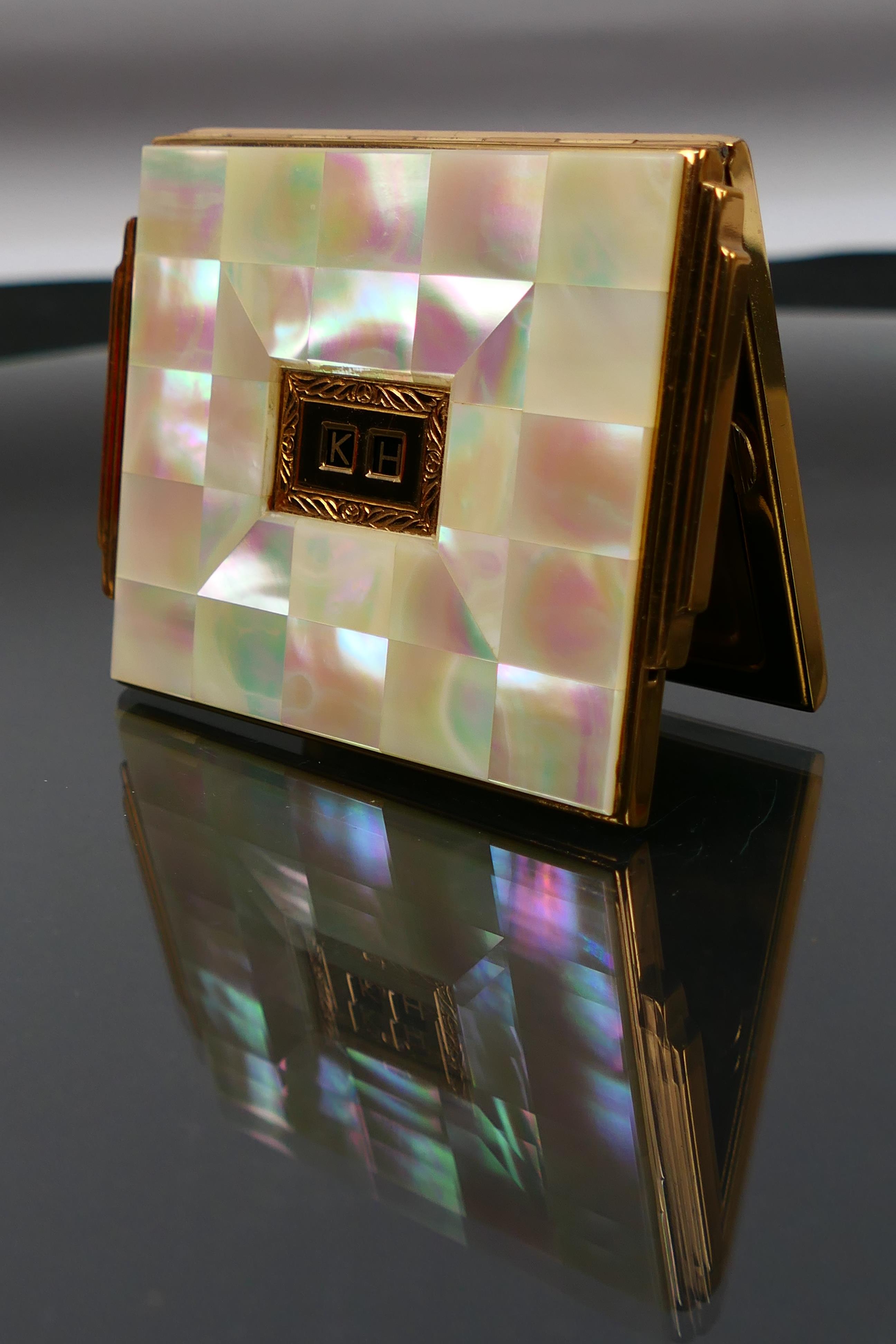 AGME - A mother of pearl faced art deco style powder compact.