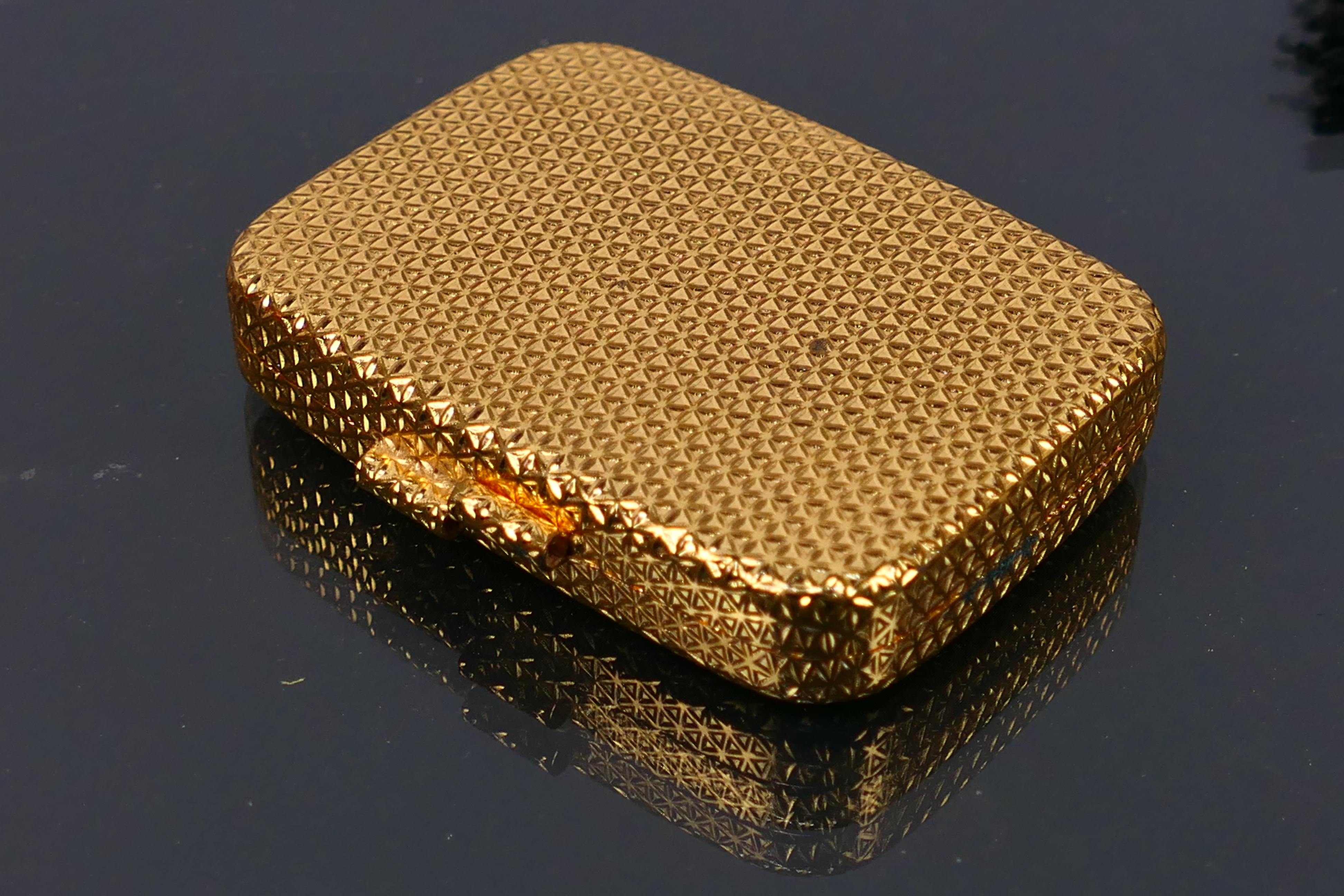Estee Lauder - Revlon - A vintage Estee Lauder Honey Glow compact with a mother of pearl style - Image 5 of 9