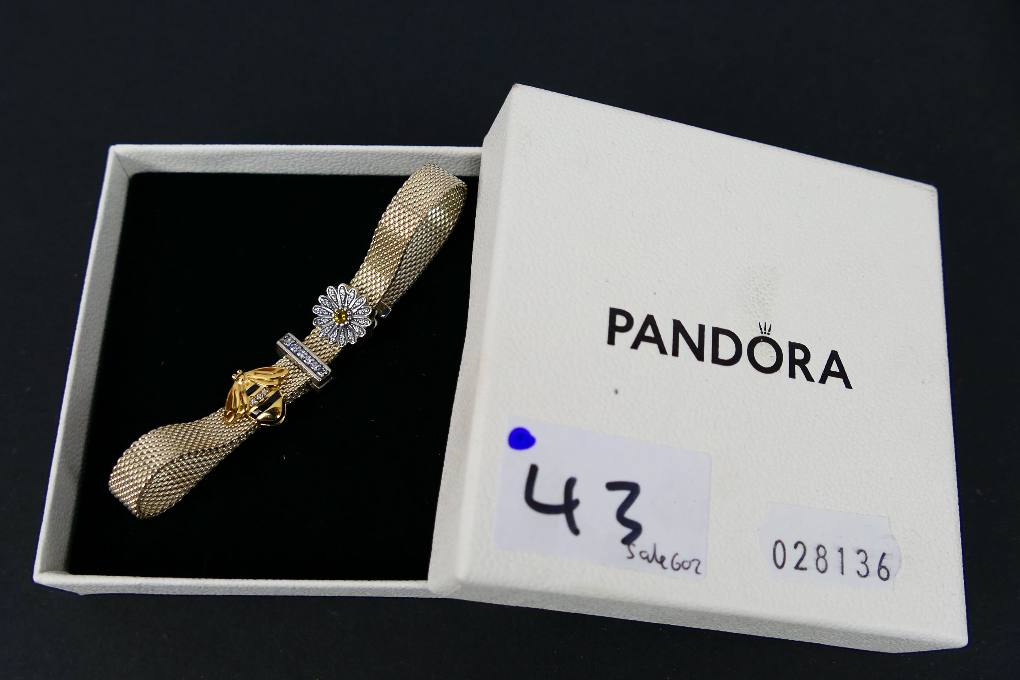 Pandora - A boxed Pandora sparkling dais - Image 6 of 6
