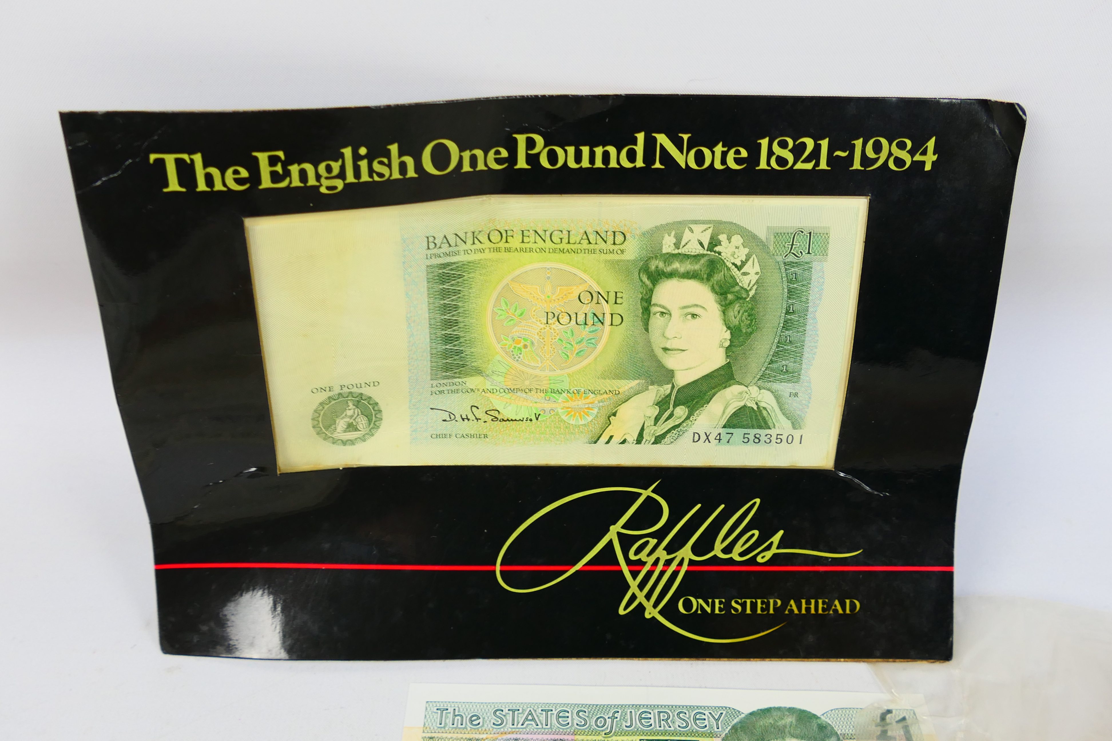 A collection of Bank Of England notes to - Bild 7 aus 12