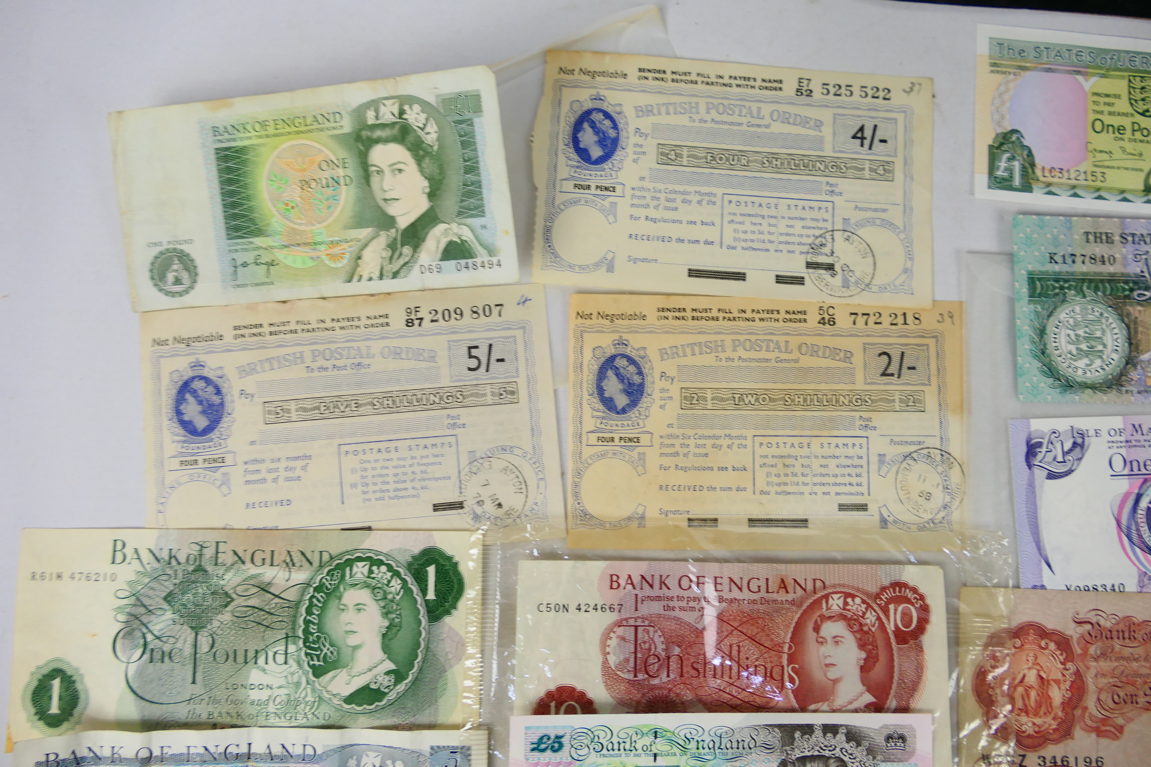 A collection of Bank Of England notes to - Bild 6 aus 12