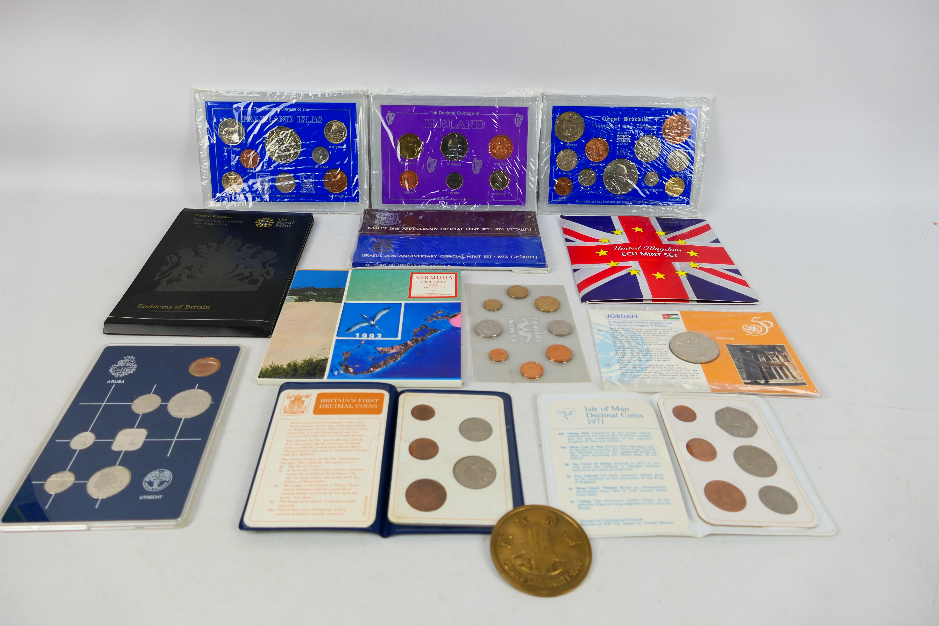 A collection of coin sets and similar to - Image 2 of 9