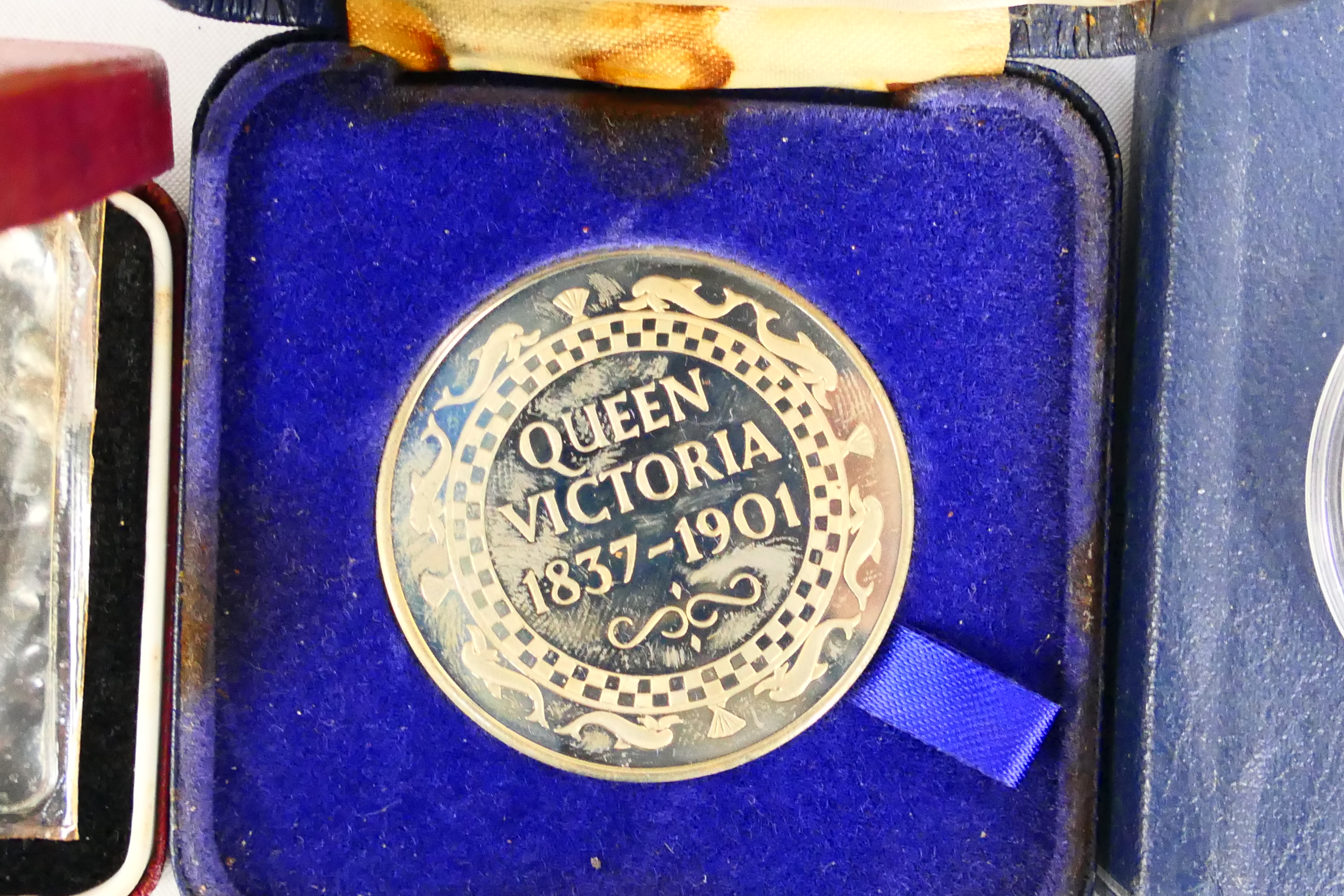 Various commemorative medallions / coins - Image 6 of 12