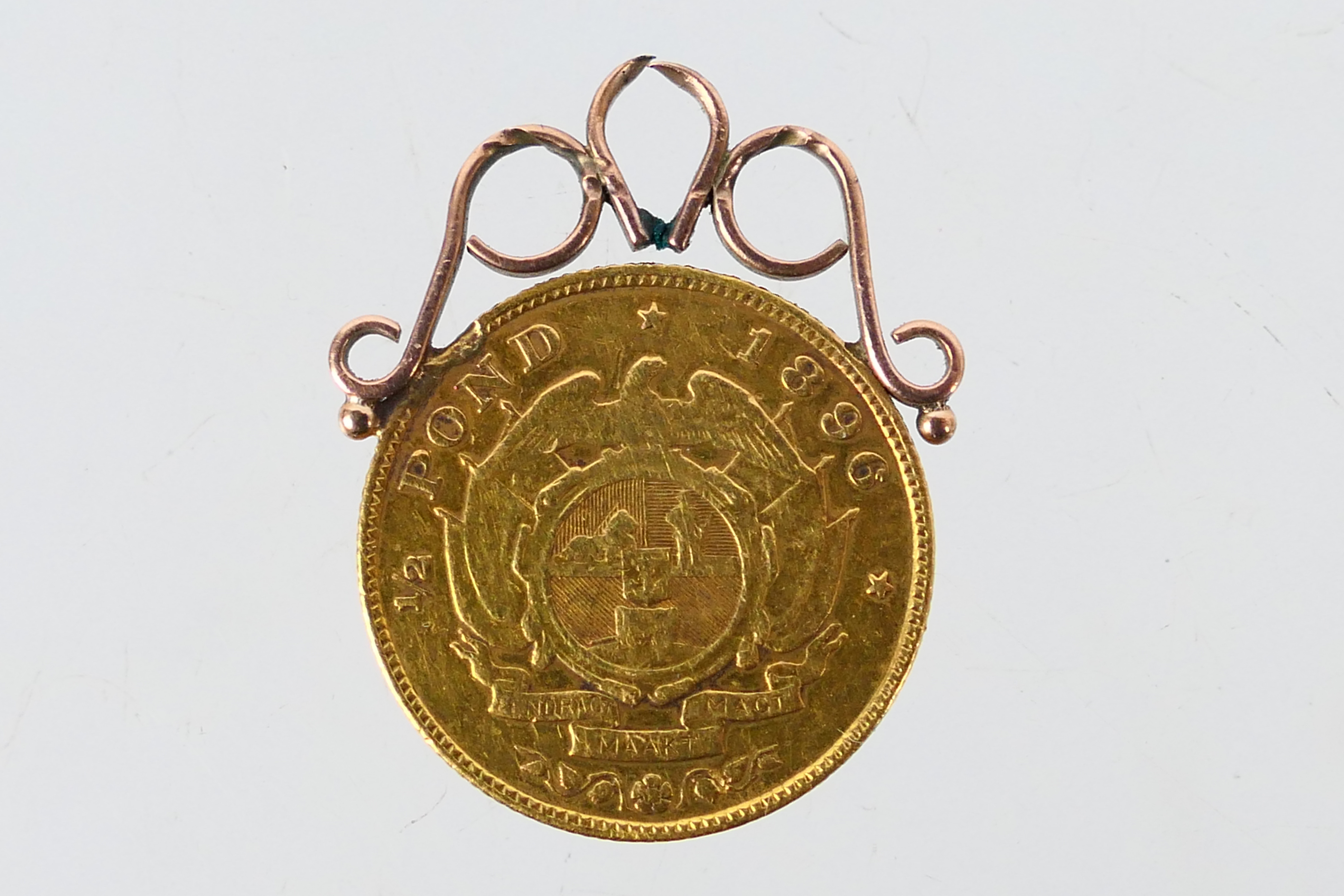 Gold Coin - A South African ½ Pond, 1896, with rose metal pendant mount, 4.5 grams. - Bild 2 aus 2