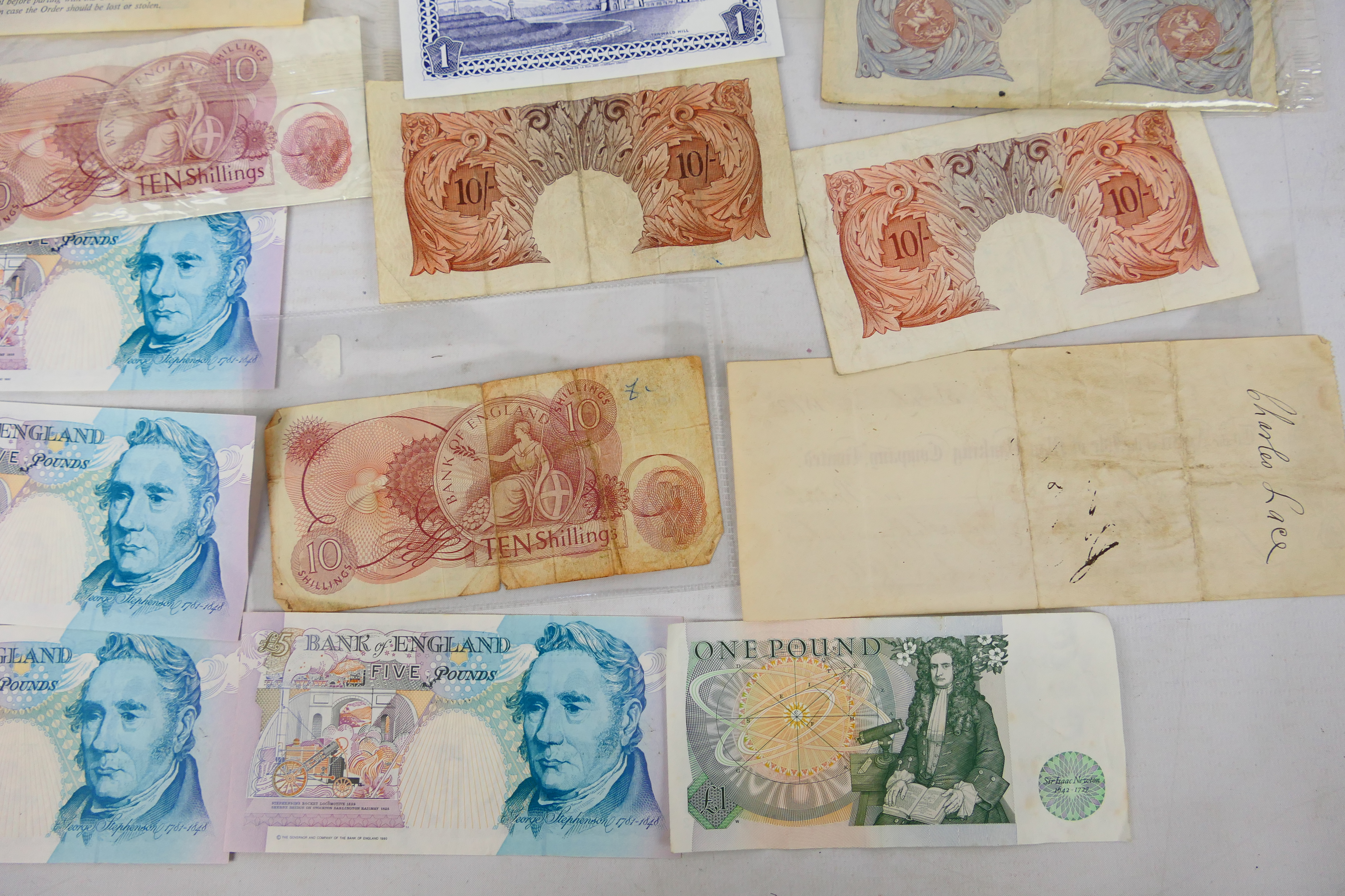 A collection of Bank Of England notes to - Bild 10 aus 12