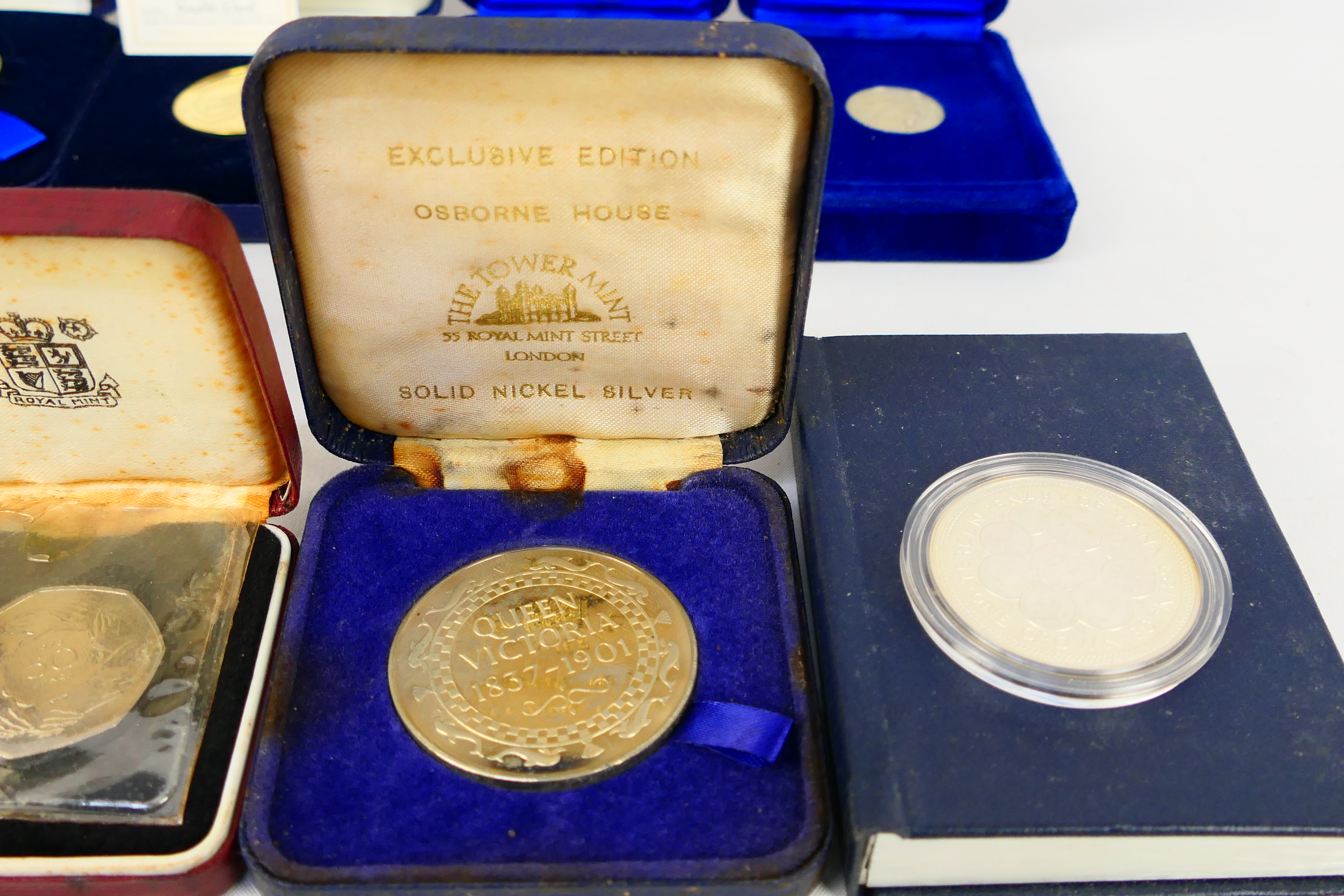 Various commemorative medallions / coins - Image 5 of 12