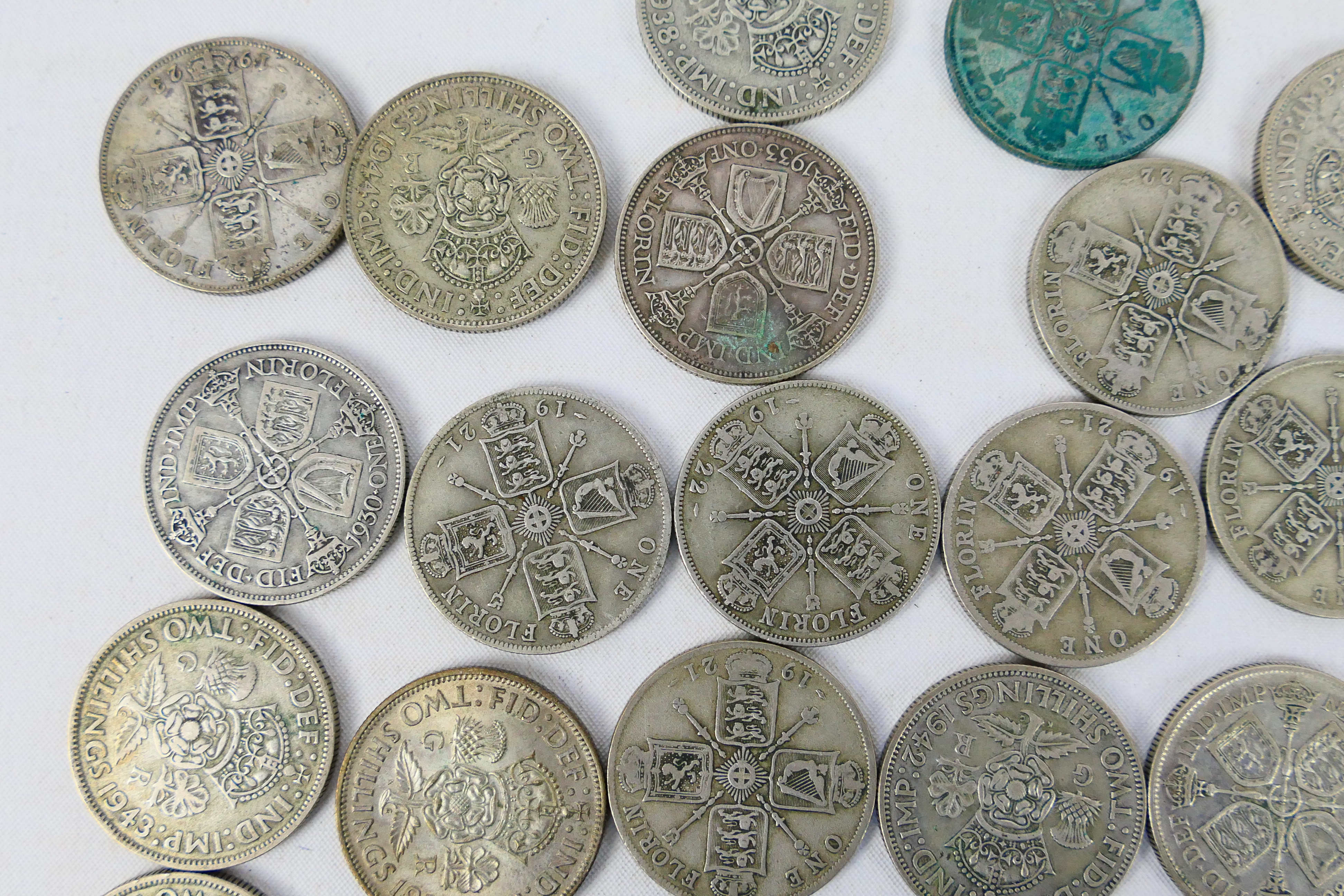 A collection of silver content One Florin and Two Shilling coins (500 fineness), George V and later, - Bild 10 aus 12