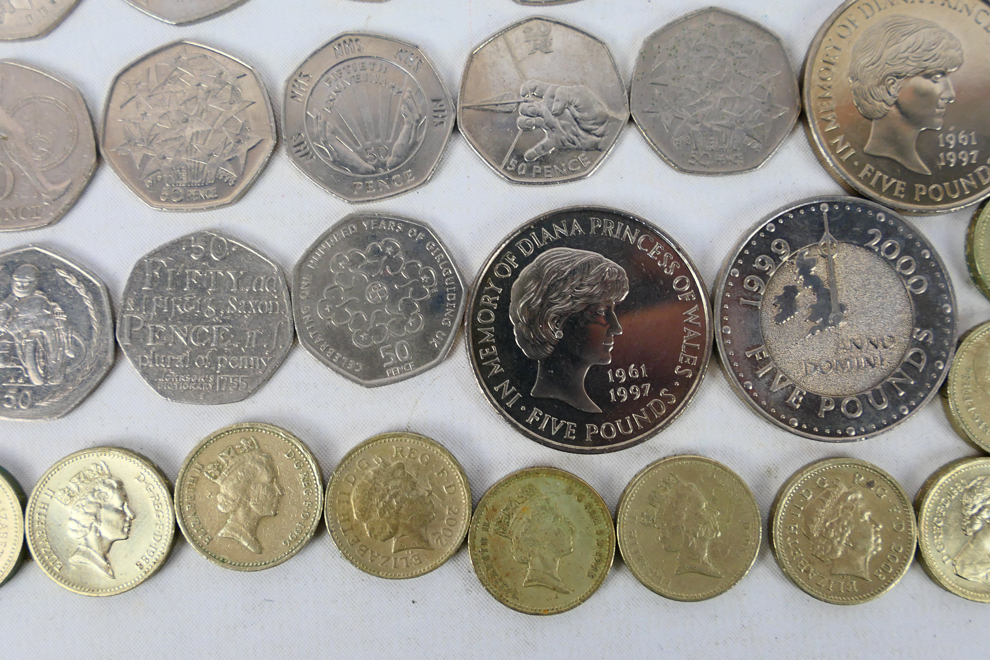 A collection of coins comprising £5 coin - Bild 3 aus 11