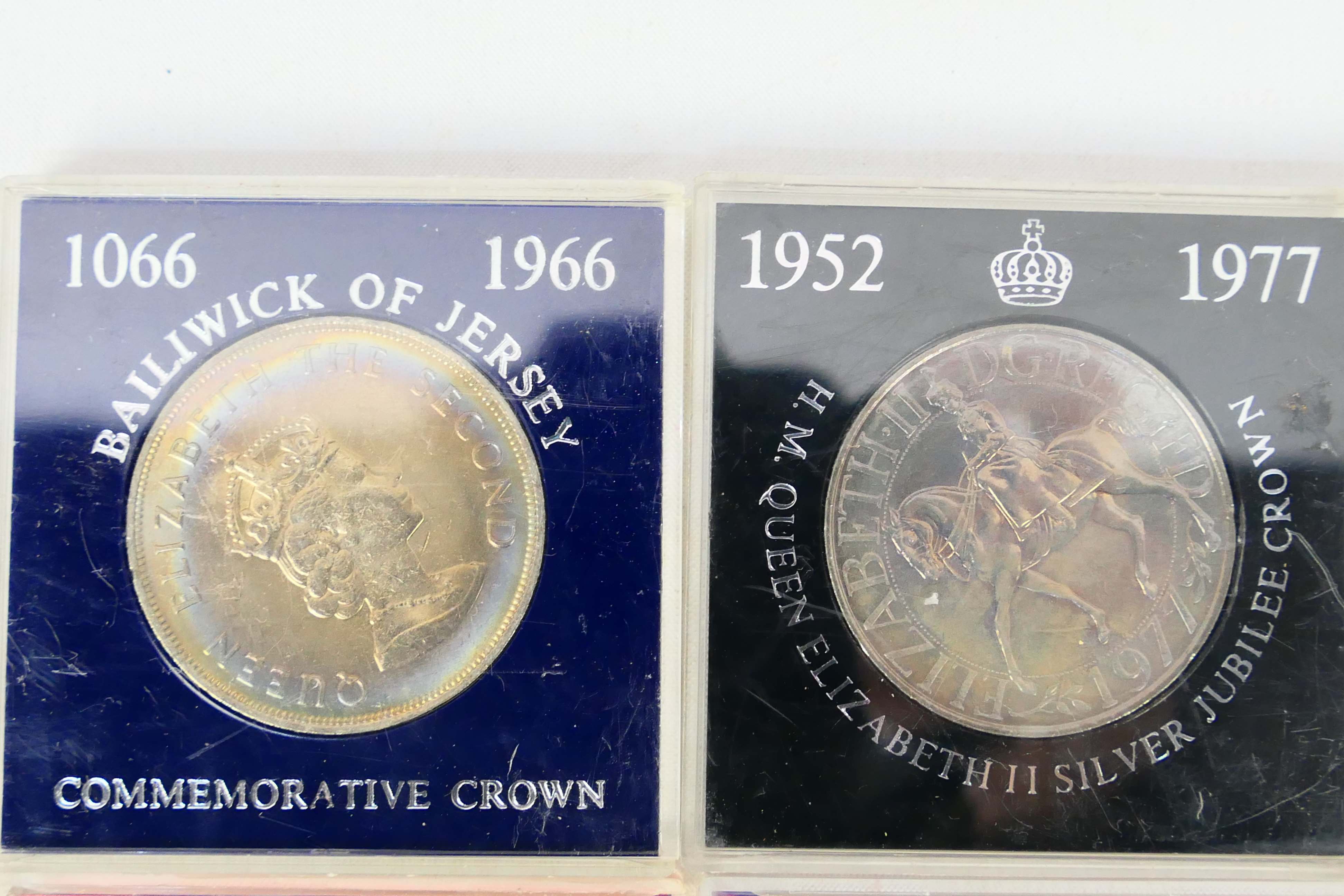 A large quantity of commemorative crowns - Bild 16 aus 18