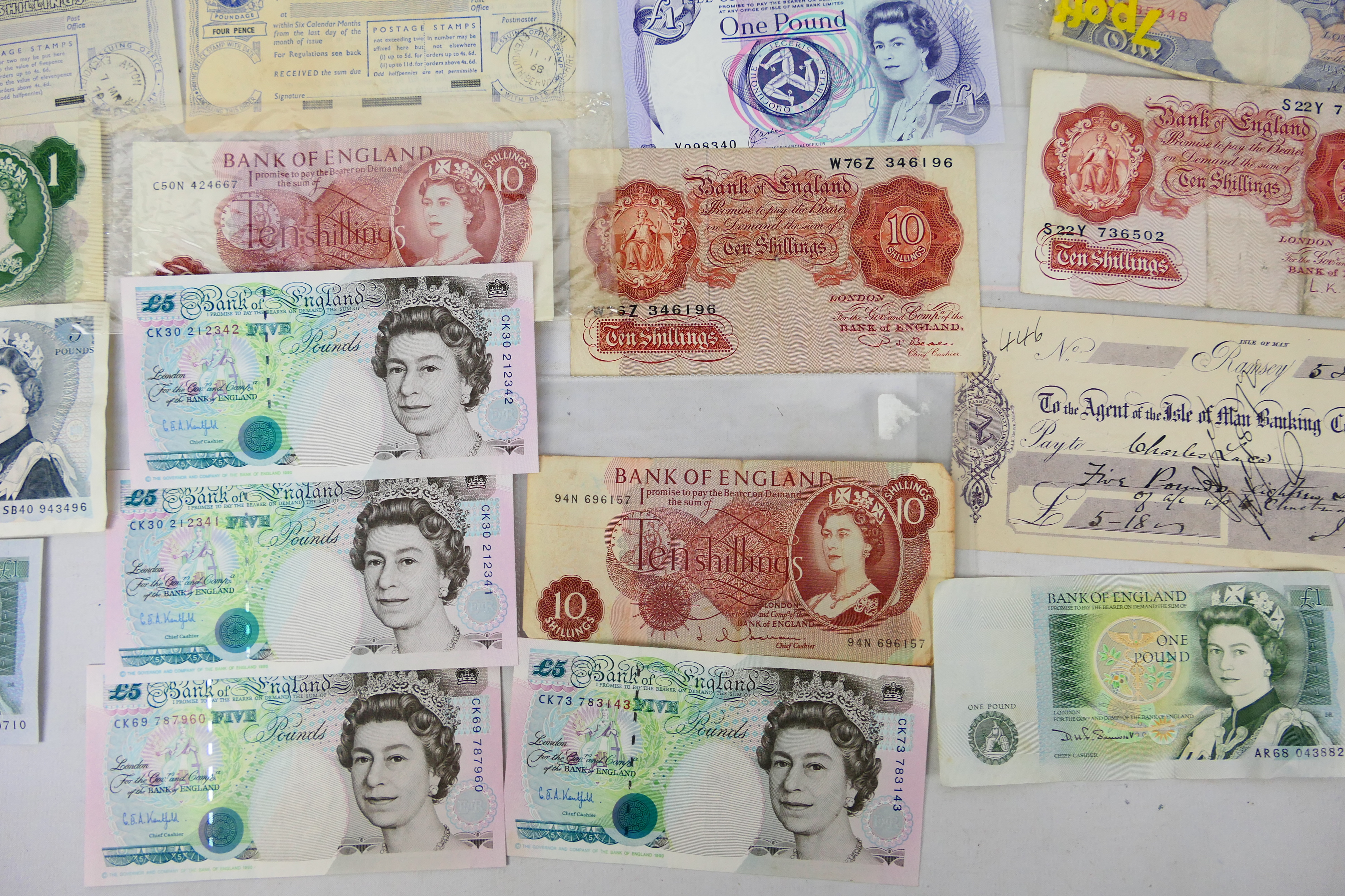 A collection of Bank Of England notes to - Bild 3 aus 12