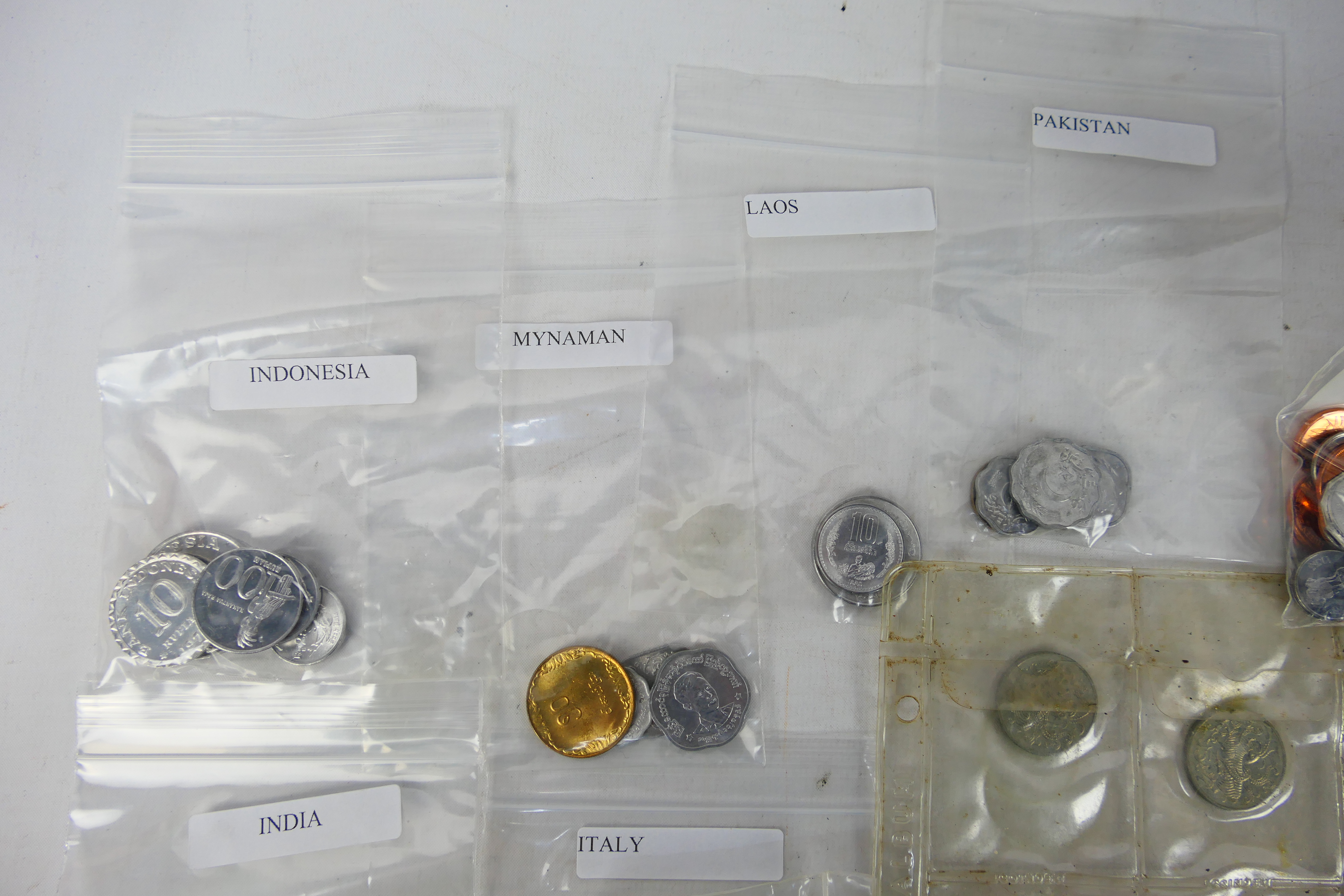 A collection of various coinage, predomi - Image 3 of 10