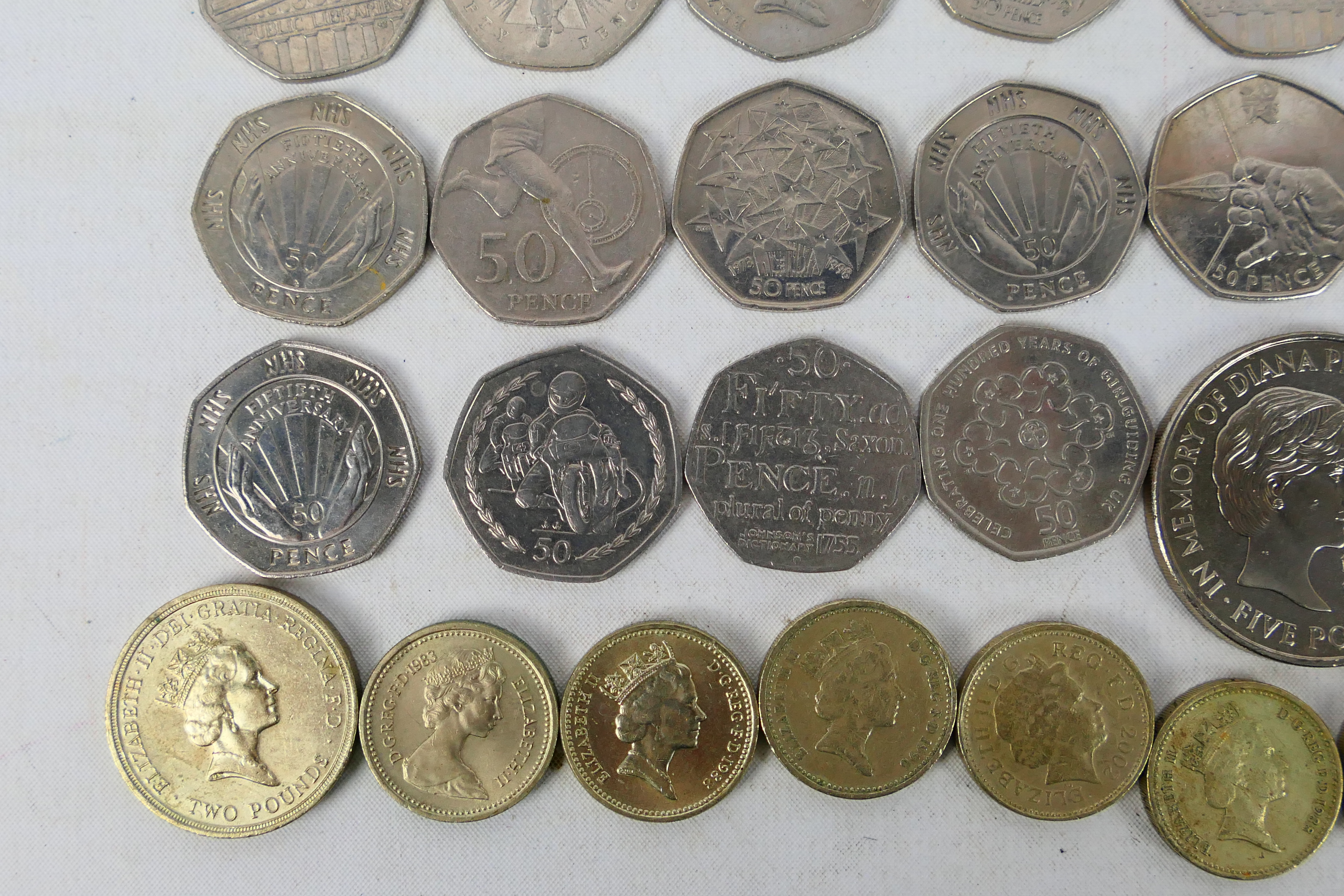 A collection of coins comprising £5 coin - Bild 2 aus 11