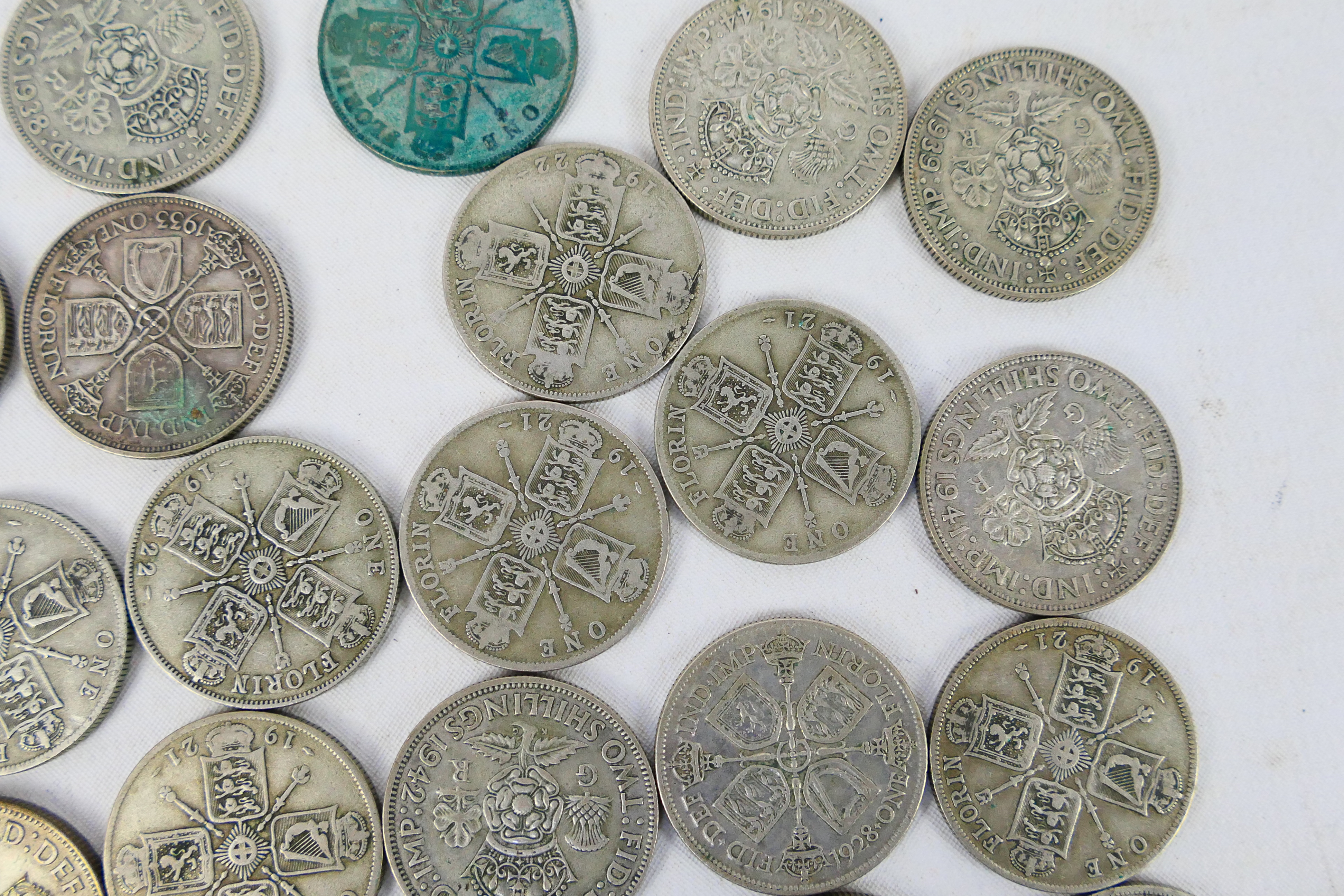 A collection of silver content One Florin and Two Shilling coins (500 fineness), George V and later, - Bild 12 aus 12