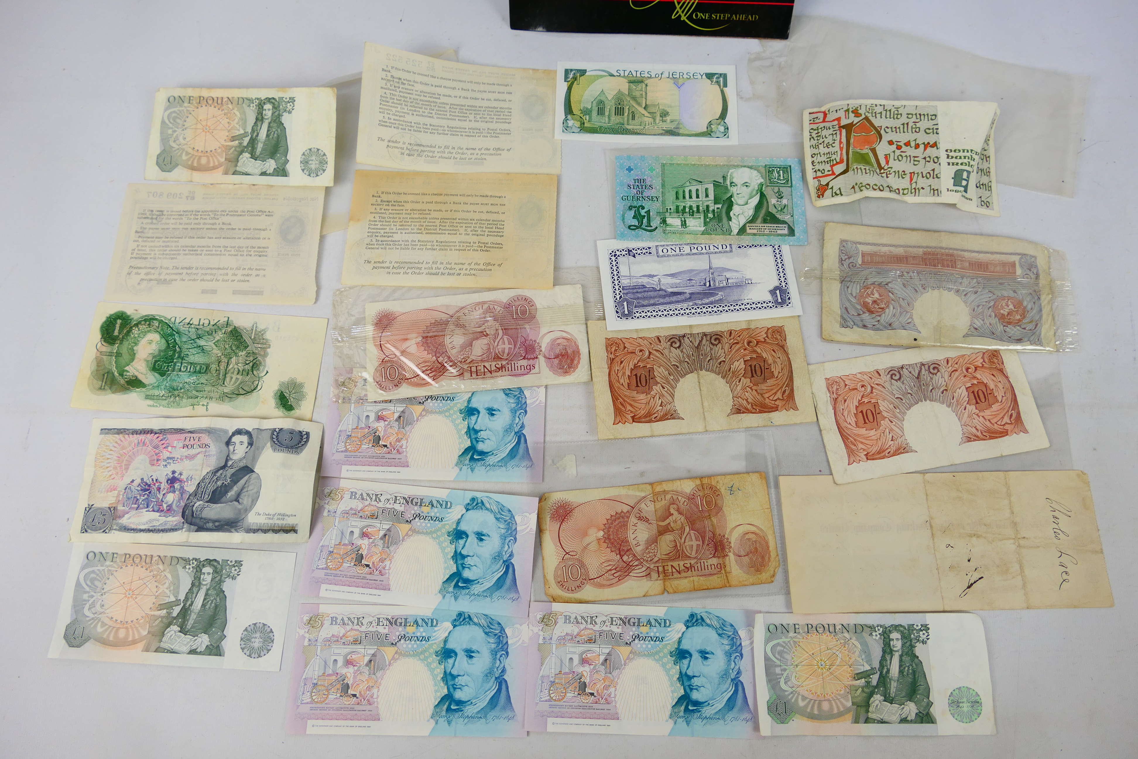 A collection of Bank Of England notes to - Bild 8 aus 12