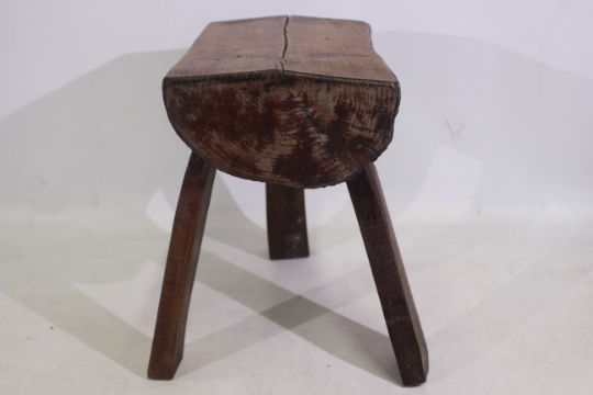 A three-legged wooden stool with log sea - Image 3 of 4