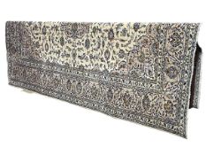 Fine hand knotted Persian Kashan carpet 3.46 by 2.46.