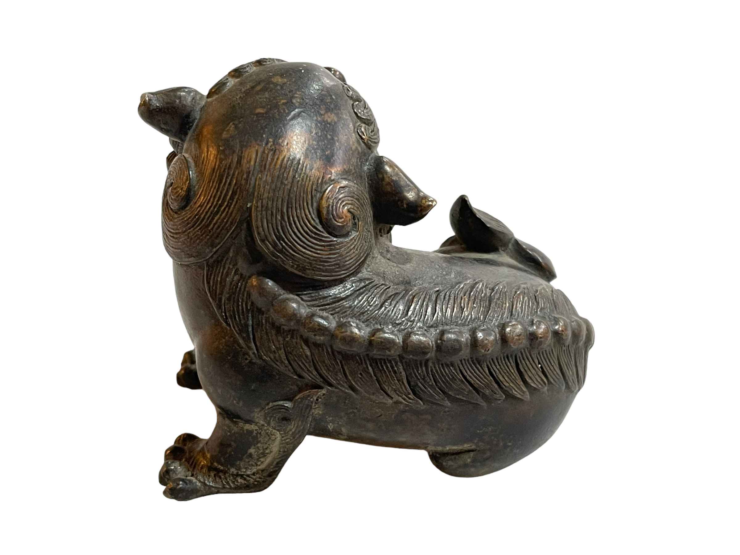 Small Oriental bronze dog of fo. - Image 2 of 3