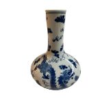 Chinese blue and white dragon vase with four character mark, 22cm.