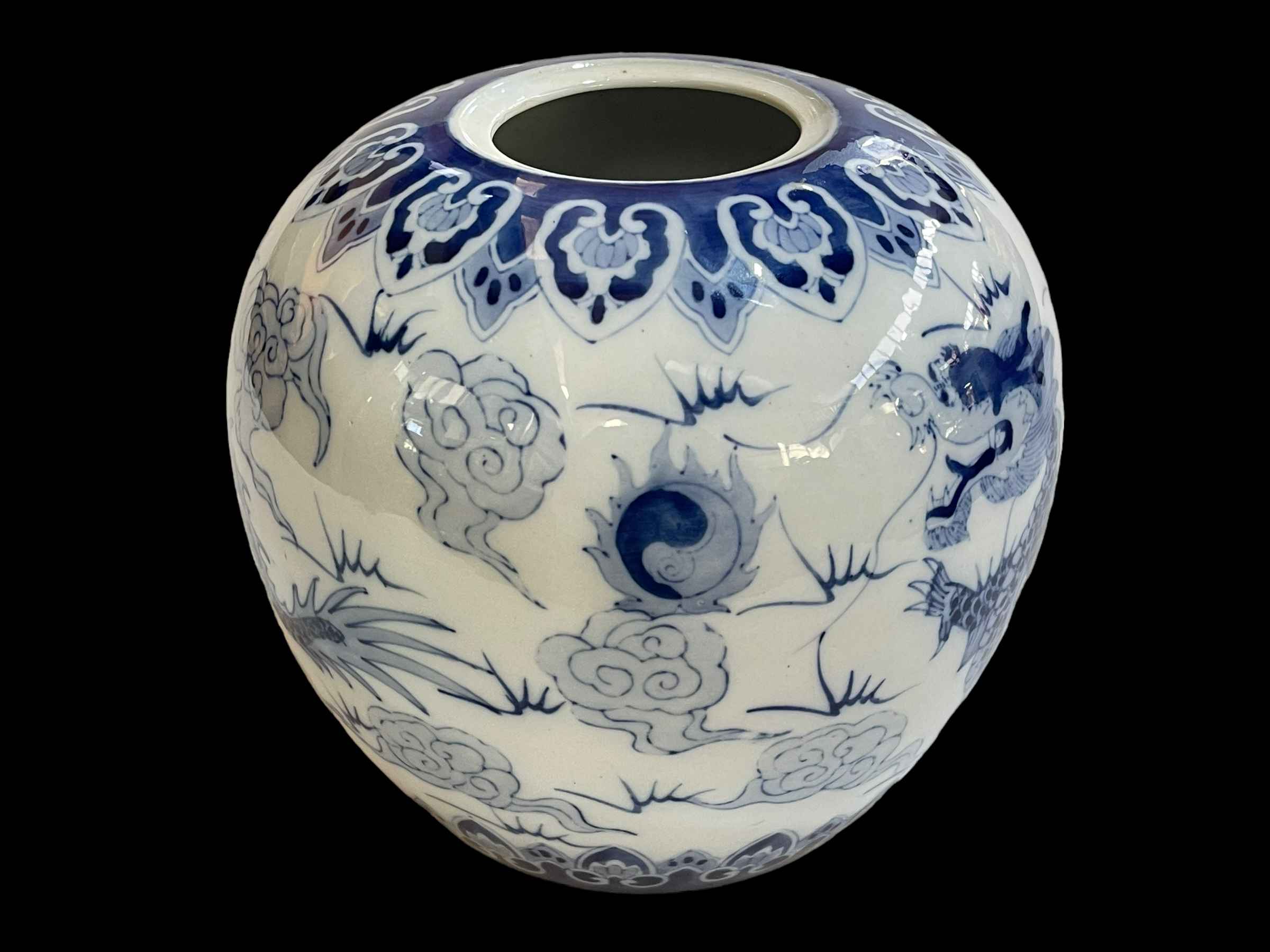 Large Chinese bulbous blue and white vase decorated with two dragons chasing the flaming pearl, - Image 2 of 4