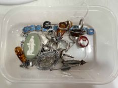 Box of jewellery including silver.