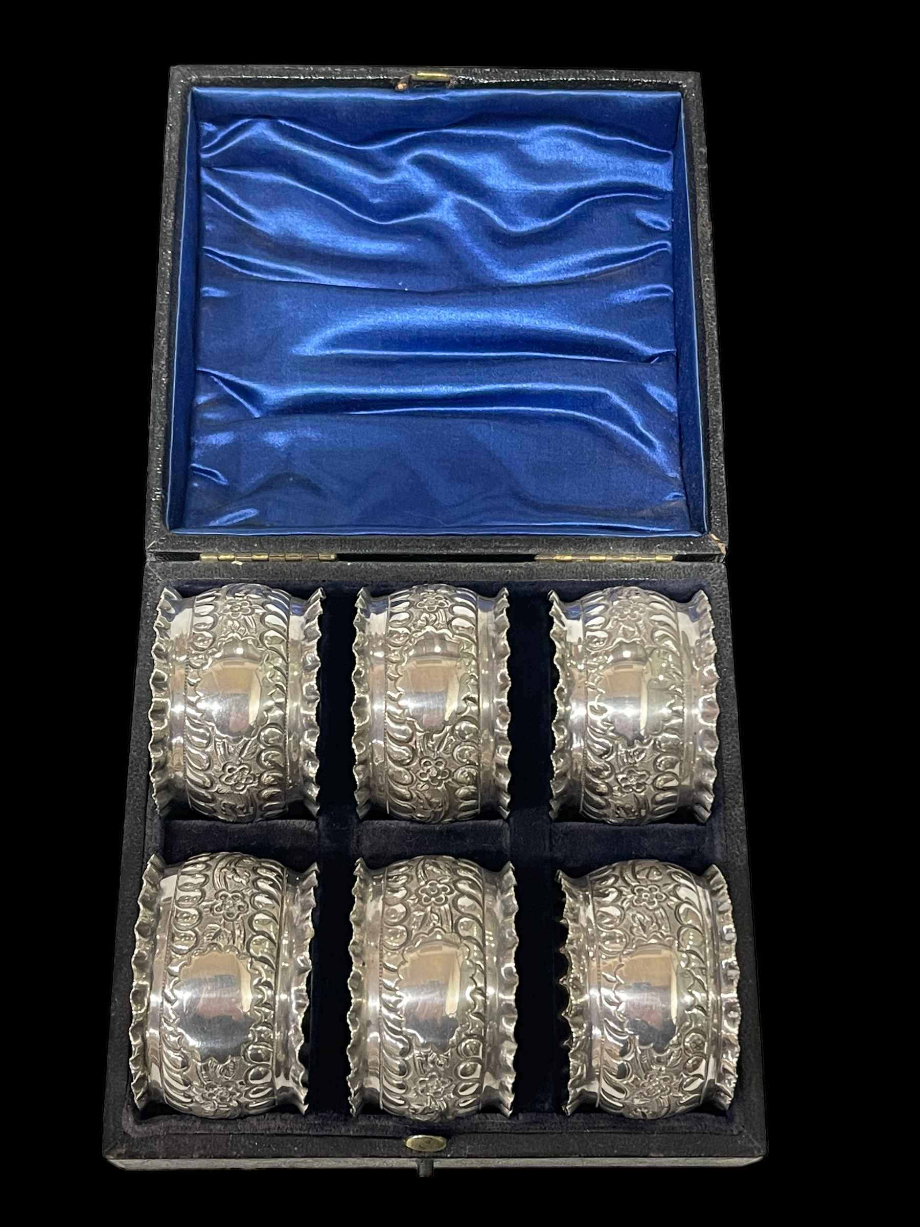 Set of six Victorian silver napkin rings, Birmingham 1898, boxed.