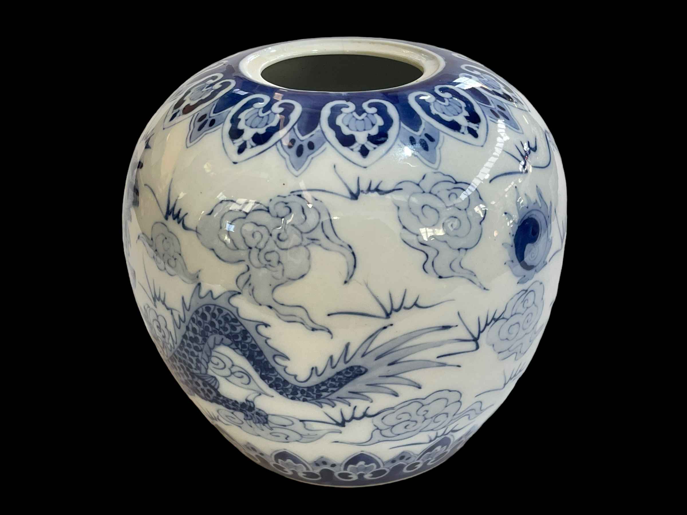Large Chinese bulbous blue and white vase decorated with two dragons chasing the flaming pearl, - Image 3 of 4